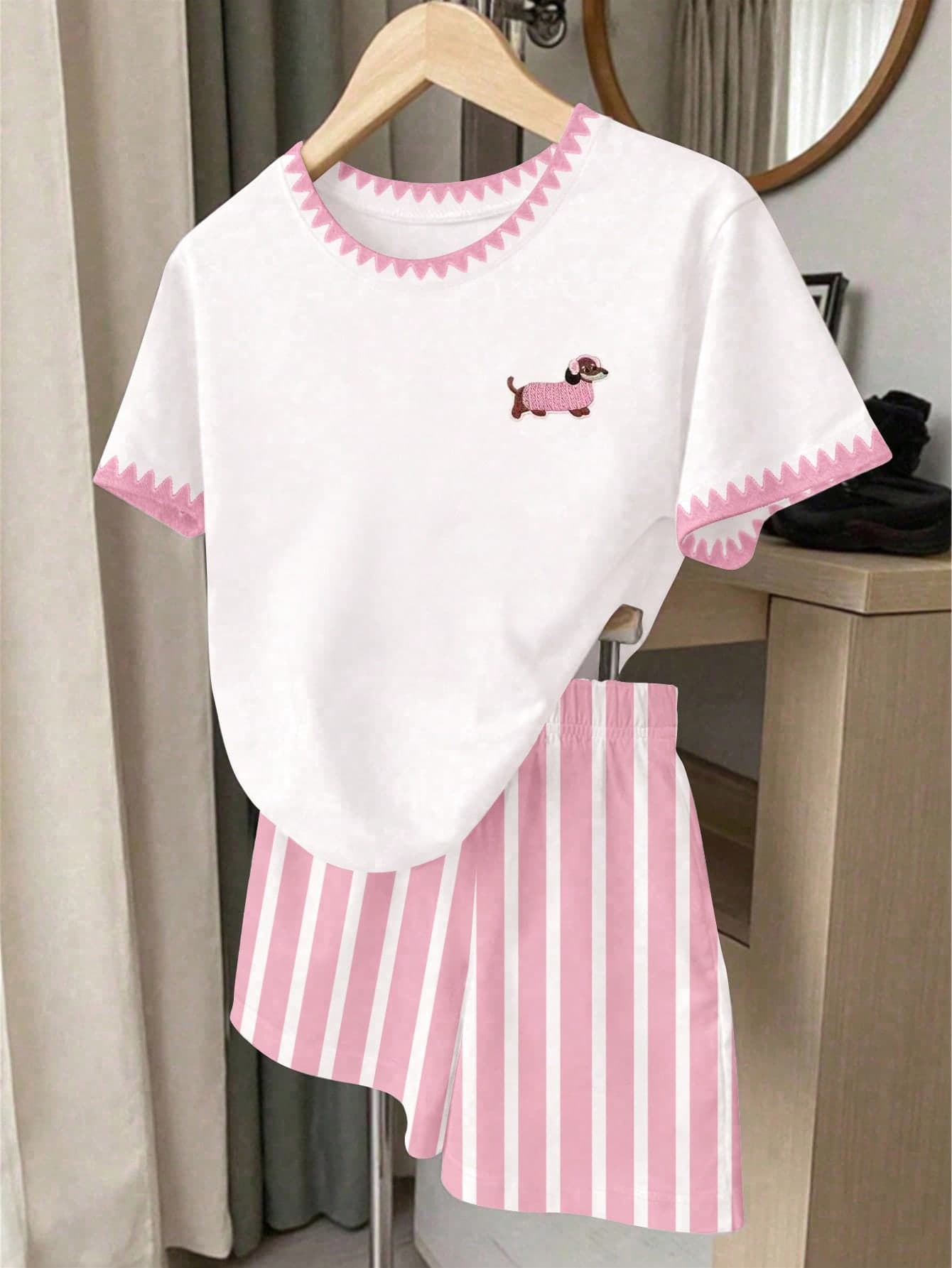 2pcs/Set Tween Girl White Cute Summer Family Matching Retro Cartoon Sausage Dog Print Striped Round Neck Short Sleeve T-Shirt And Shorts Casual Set