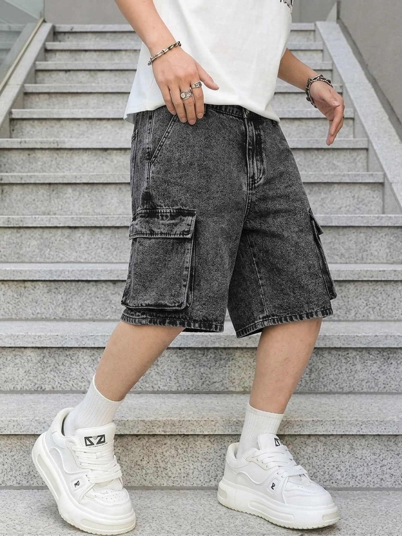 SHEIN Teen Boy Fashion Casual Y2k Light Blue Denim Cargo Pockets Designed Loose Denim Shorts For Teen Boy Clothes Boys Soft Dailywear And Teen Boy Summer And Spring Clothes Back-To-School Season