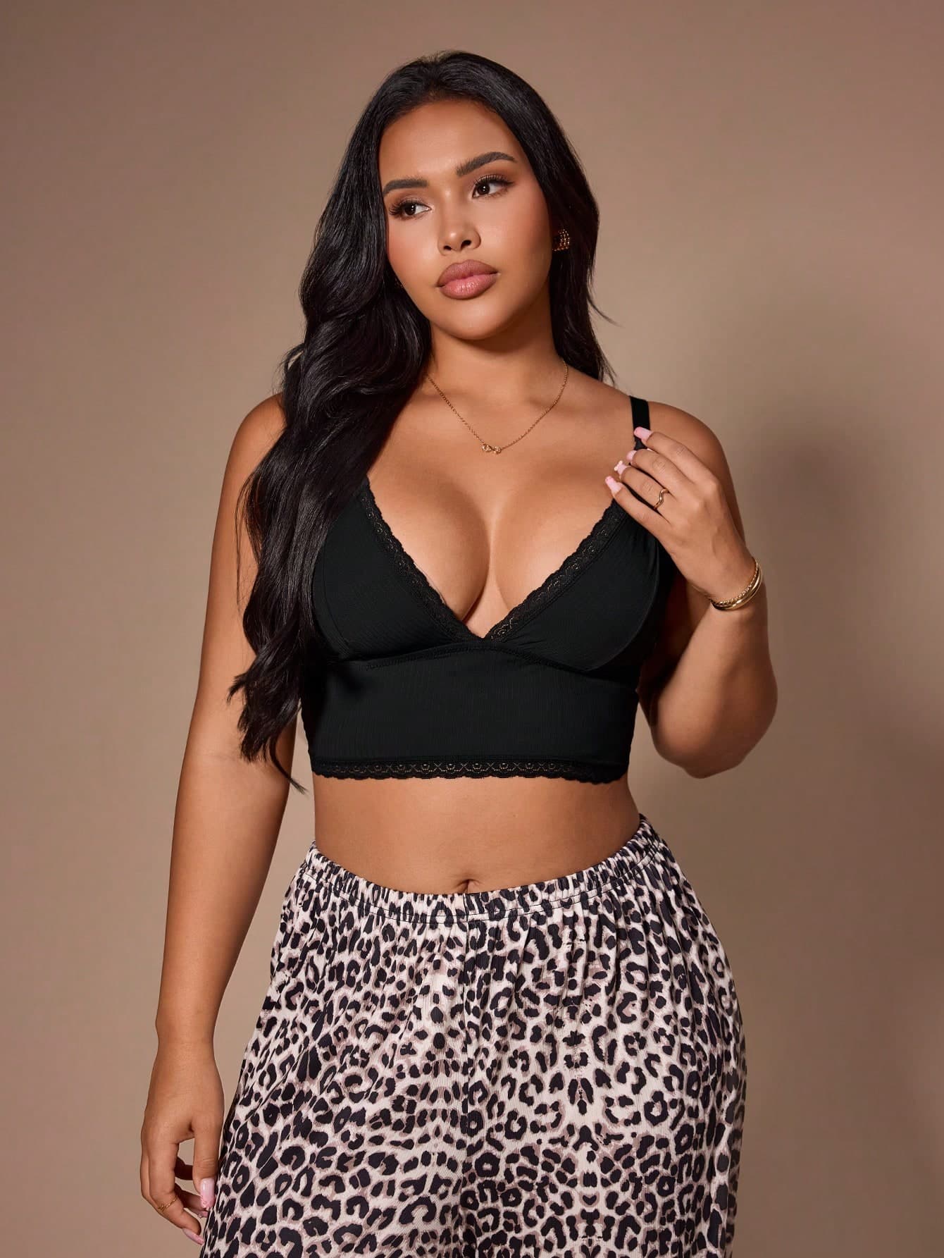 Lazeform Plus Size Women Contrast Lace Wireless Bra