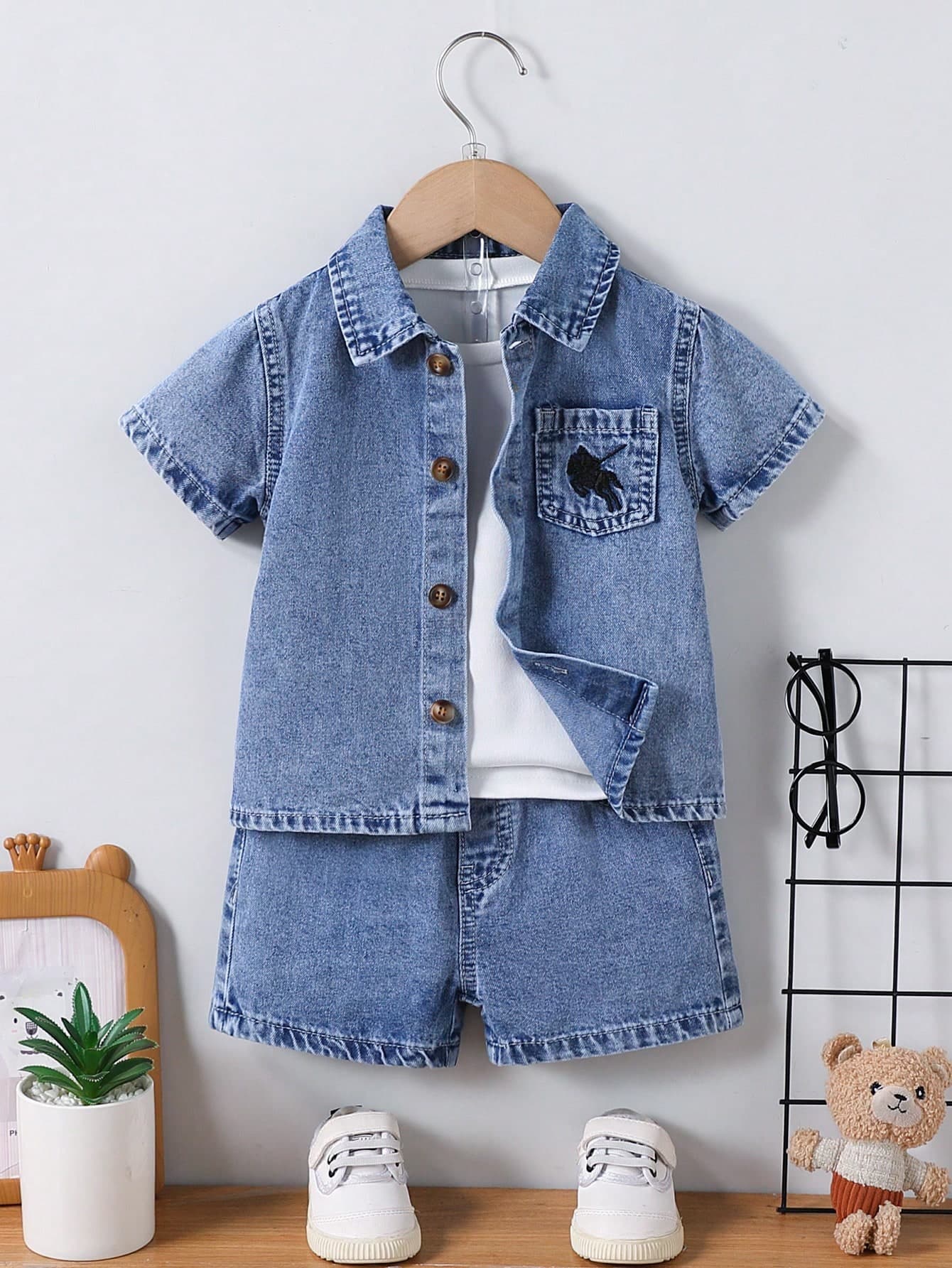 SHEIN Playful Pals Baby Boys' Denim 2-Piece Set, New Summer Holiday Collection, Vintage Blue, Casual & Comfortable Style, Classic Lapel + Full Button-Down Design For Easy Wear; Short Sleeve Cut + Loose Straight Silhouette, Left Chest Curved Pocket For Practicality & Layering; Knight Embroidery At Left Chest Collar, Cute & Playful; Loose Straight Shorts, Non-Binding, Comfortable Cotton Denim, Versatile For Daily, Vacation, Music Festival, School, Gathering, Party, Commute, Etc. Baby Boys' Casual Denim 2-Piece Set