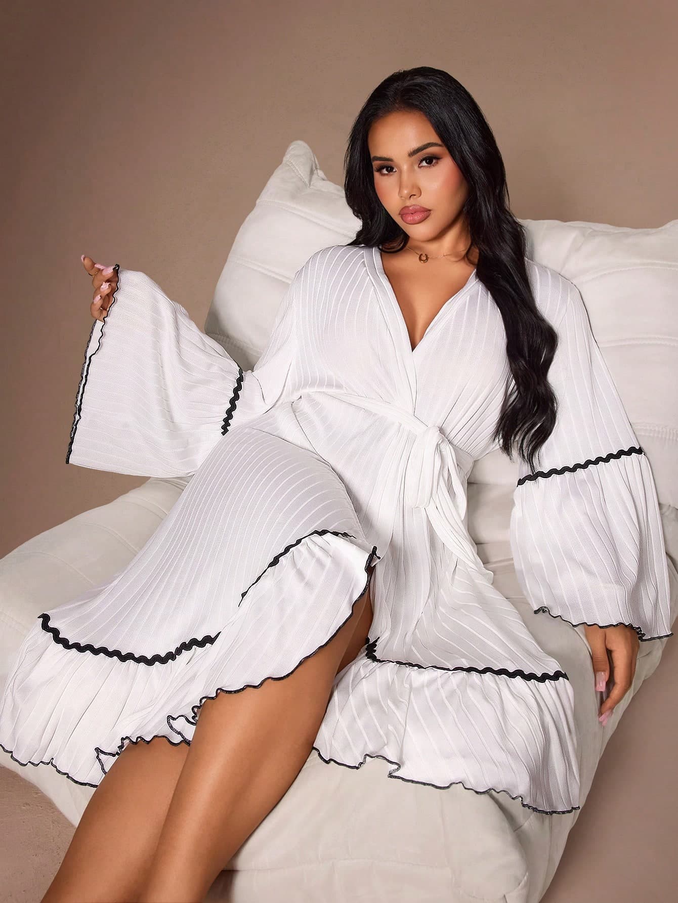 Lazeform Plus Size Women Casual Loose Ruffled Contrast Color Wave Trim Black & White Sleepwear Robe