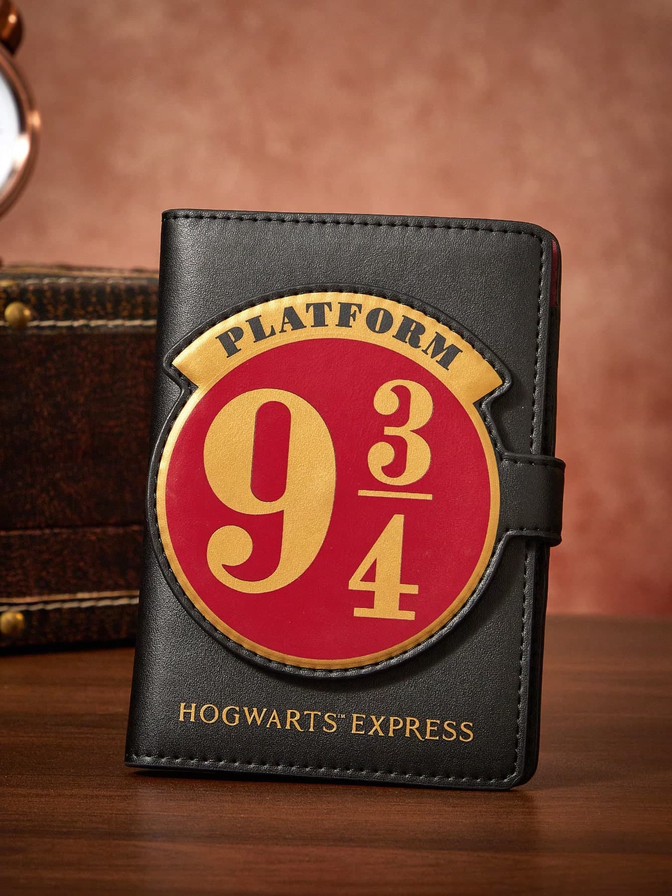 HARRY POTTER X SHEIN 1 PU Leather Badge Pattern Printed Passport Holder, Can Store Passports, Boarding Passes, Contains Two Card Slots, Suitable For Men, Women, Teenagers, Suitable For Travel, Platform, 9 And 3/4, Magic Academy