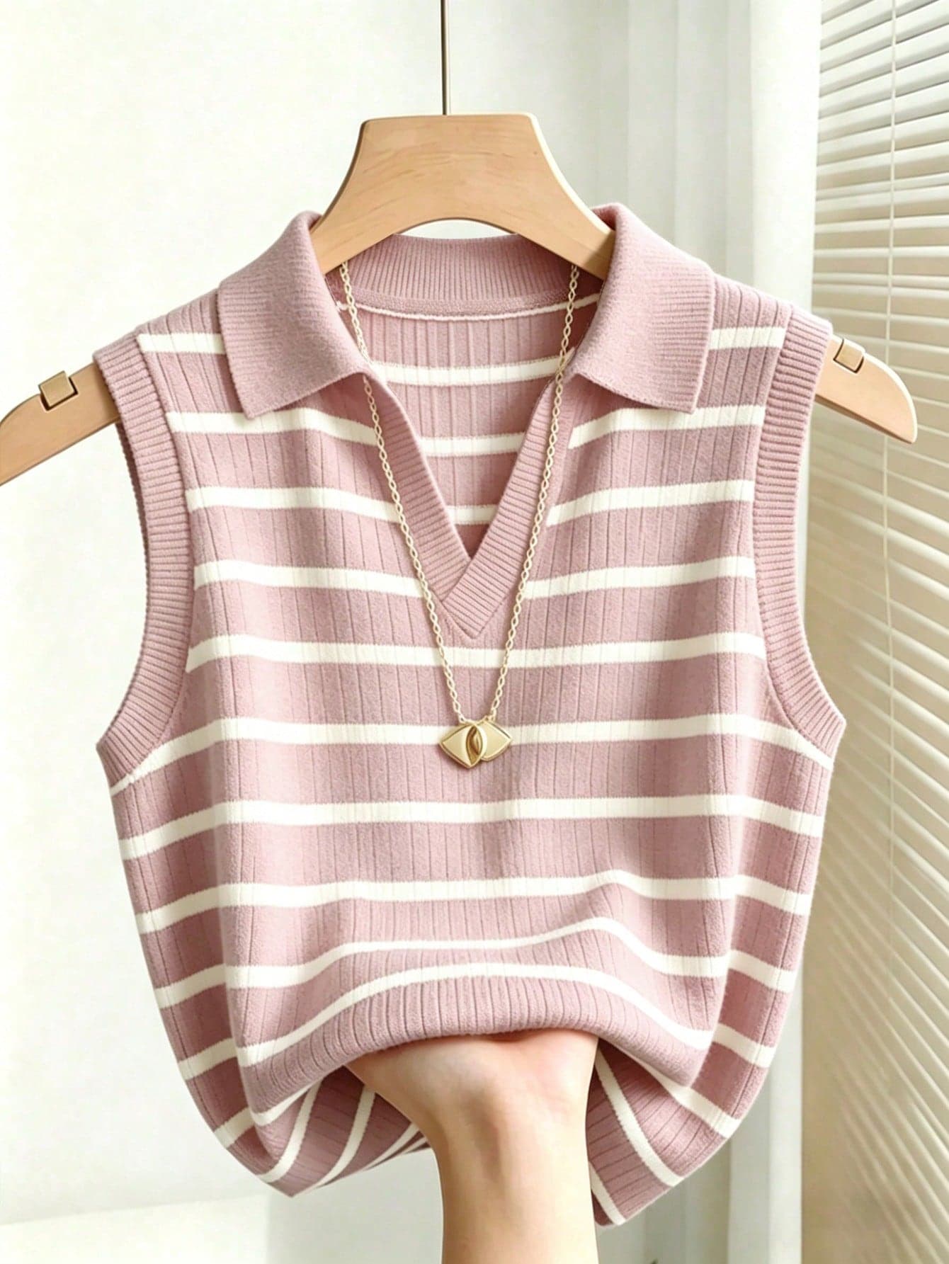 Franclia Women's Casual Elegant Knitted Collared Striped Vest