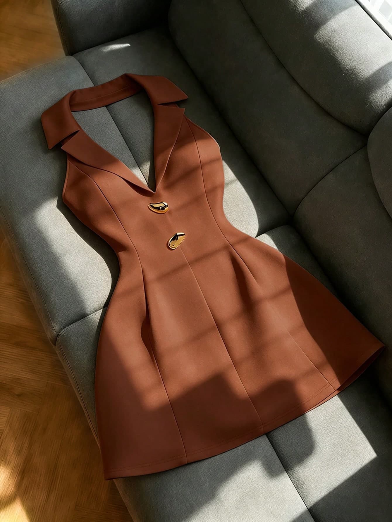 Franclia Women's Elegant Halter Neck Dress With Metallic Decor, Slim Fit Short Dress [Minimalist White Halter Neck Suit Dress] - Crisp Fabric That Is Wrinkle-Resistant And Has A Nice Texture; Halter Neck Design Exposes The Shoulder And Neck Line, With A Small V-Neck That Is Not Too Revealing, Just The Right Amount Of Sexiness; Metal Buckle Accents On The Front, Waist-Cinching + Short Dress Hem Elongates The Legs And Conceals The Hips, Optimizing The Proportions. Pair With High Heels For A Polished, Sharp Look For The Office, Or Accessorize With A Delicate Chain Necklace For A Chic Date Night Outfit. This Is A Versatile "Slouchy Dress" Suitable For Multiple Occasions.