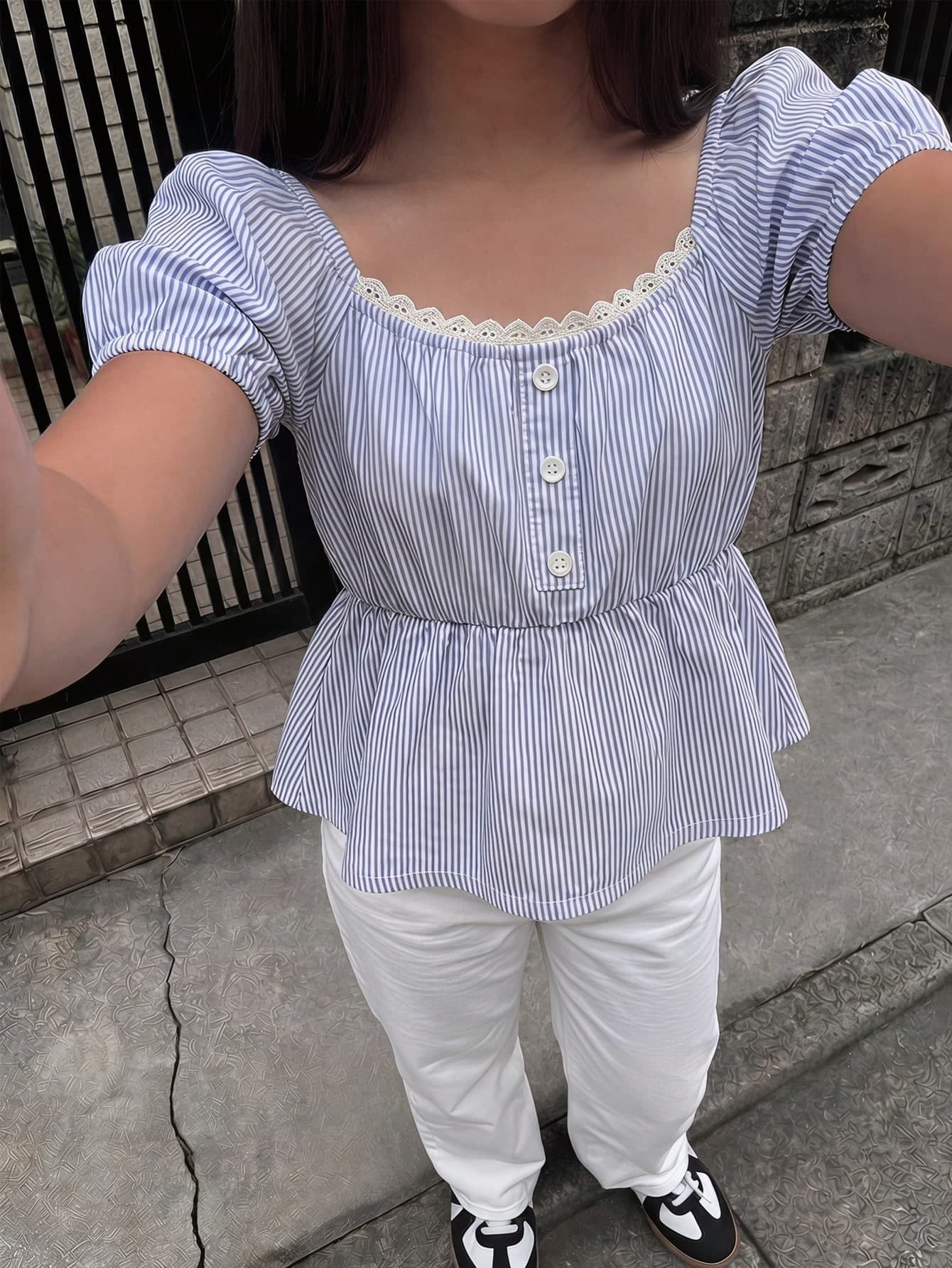 SHEIN Vintaside Kids Plus Size Girls' Casual Versatile All-Match Daily Wear Ruffle Collar U-Neck Fitted Short Polka Dot Print Button Down Knit Shirt