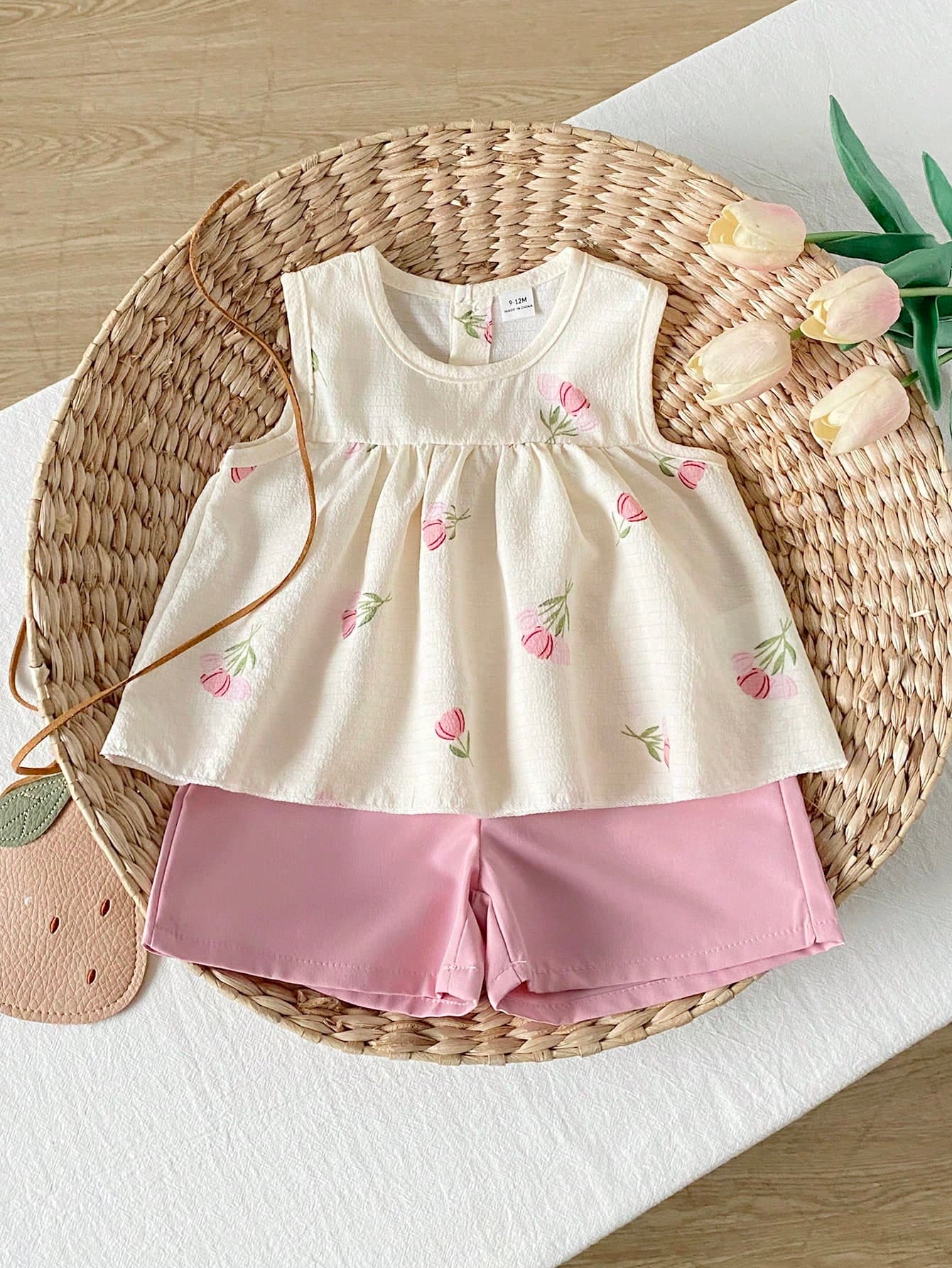 SHEIN Playful Pals Baby Girls' White Solid Special Jacquard Texture Sleeveless Pleated Crop Top With Colorful Polka Dot Print, Paired With Pink Elastic Waist Shorts, Comfortable And Elegant French Countryside Style Outfit For Spring/Summer Vacation
