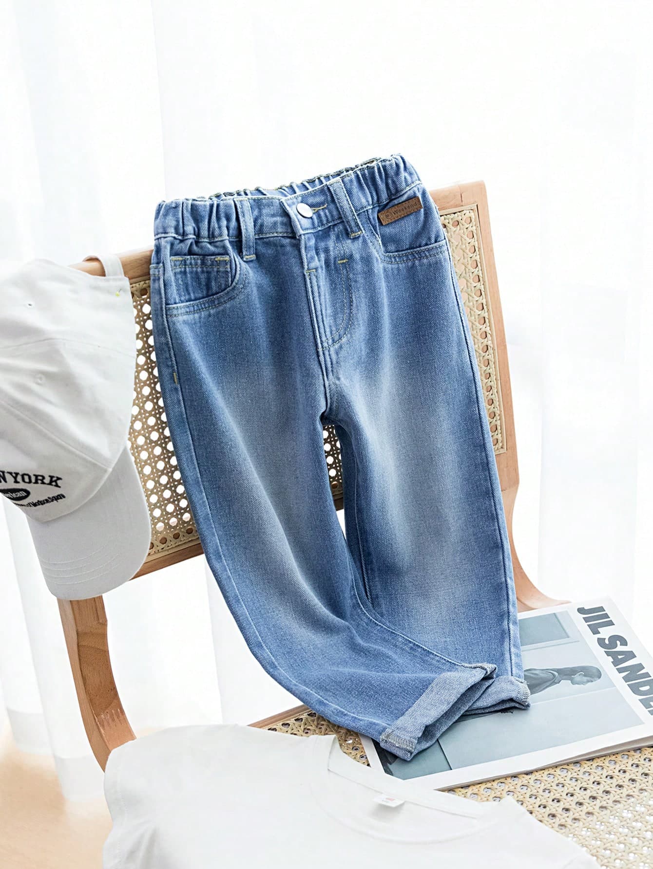 SHEIN Playful Pals Denimly Boys' Light Blue Denim Casual Pants, Loose Fit With Elastic Waist, Comfortable And Easy To Wear, Pair With Simple T-Shirt Or Shirt For Fashionable Casual Look, Also Available In Cartoon Patterns For Playful Style, Versatile Everyday Wear For School, Outdoor, Travel, Family Activities, Parties