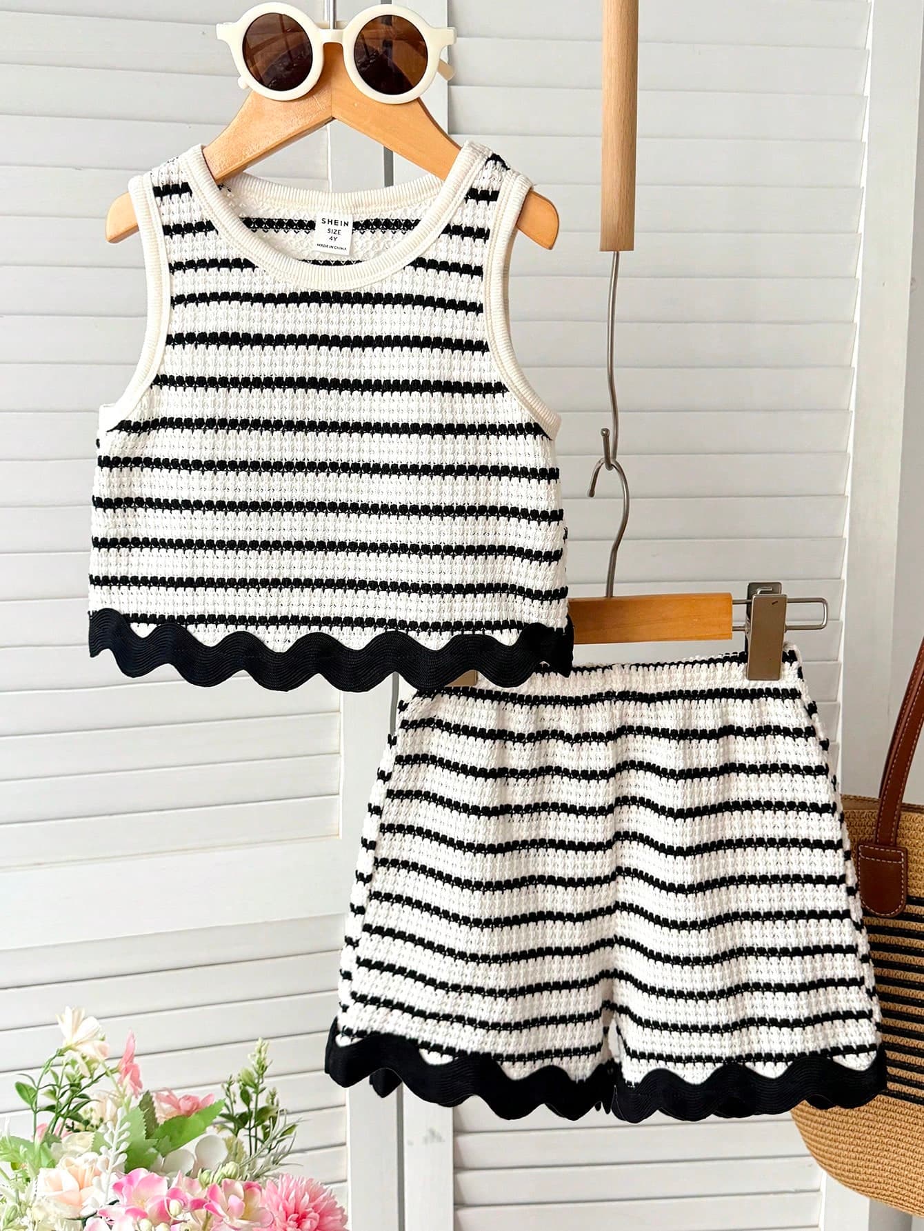 Young Girl Knitted Waffle Black And White Contrast Stripe Crew Neck Top And Woven Shorts 2pcs Set
