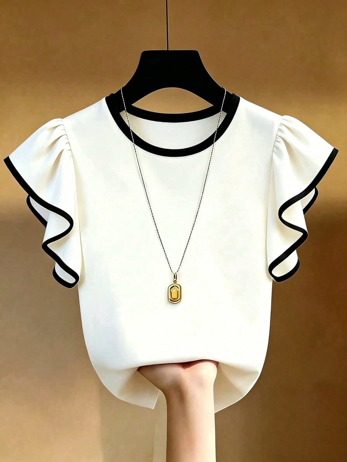 SHEIN Franclia Black And White Contrast Color T-Shirt Made Of Skin-Friendly Elastic Fabric, Comfortable To Wear. Round Neck With Contrast Color Trim, Simple Yet Exquisite; Flutter Sleeve Design Is Gentle And Youthful, Creating A Romantic Atmosphere. Slim Fit Design Fits The Body Shape, Outlining The Curves, Suitable For Pairing With Jeans Or Skirts, Easily Handling Daily Commute Or Casual Dates, Creating A Fresh And Gentle Look.
