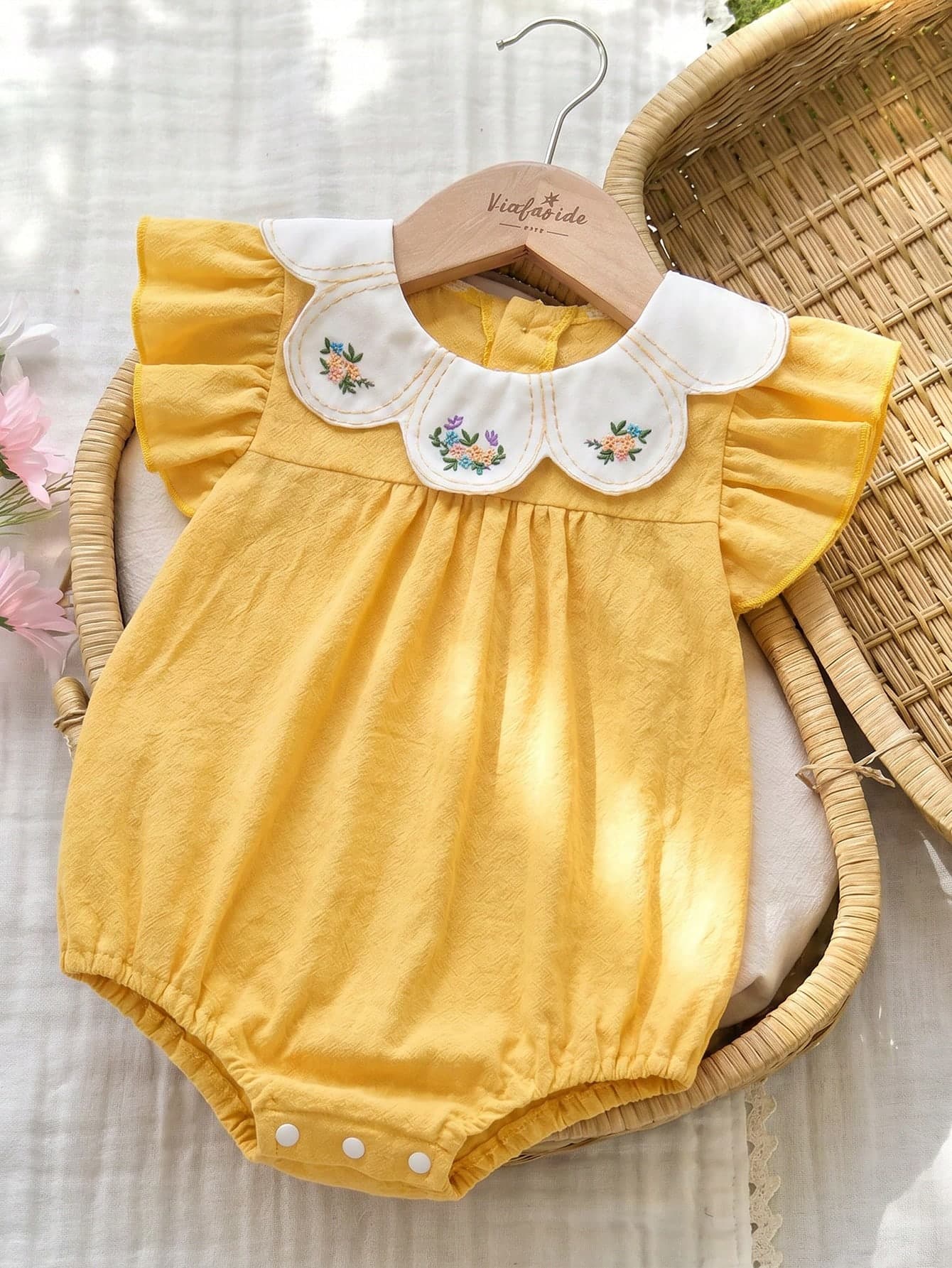 Vintaside Kids Baby Girls Spring/Summer Pure Apricot Romper, Cherry Embroidery Detail On Neckline, Sweet Minimalist Style, Comfortable Fit, Suitable For Daily Outings, Home Leisure, Casual Gatherings