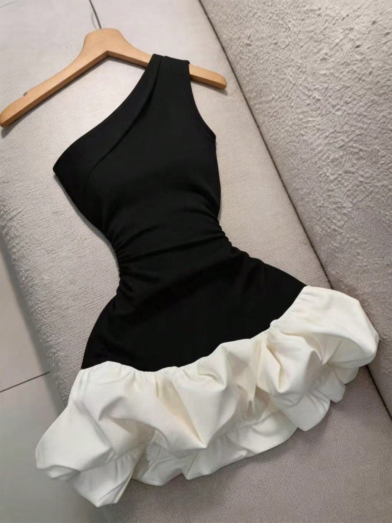 GlowEve Women's Black White Color Block One Shoulder Mini Dress, Ruched High Waist Slim Bodycon Dress, Puff Bubble Hem, Elegant Daily Casual Dress, Dating Vacation Outfit, Office Commuter Summer Party Short Dress