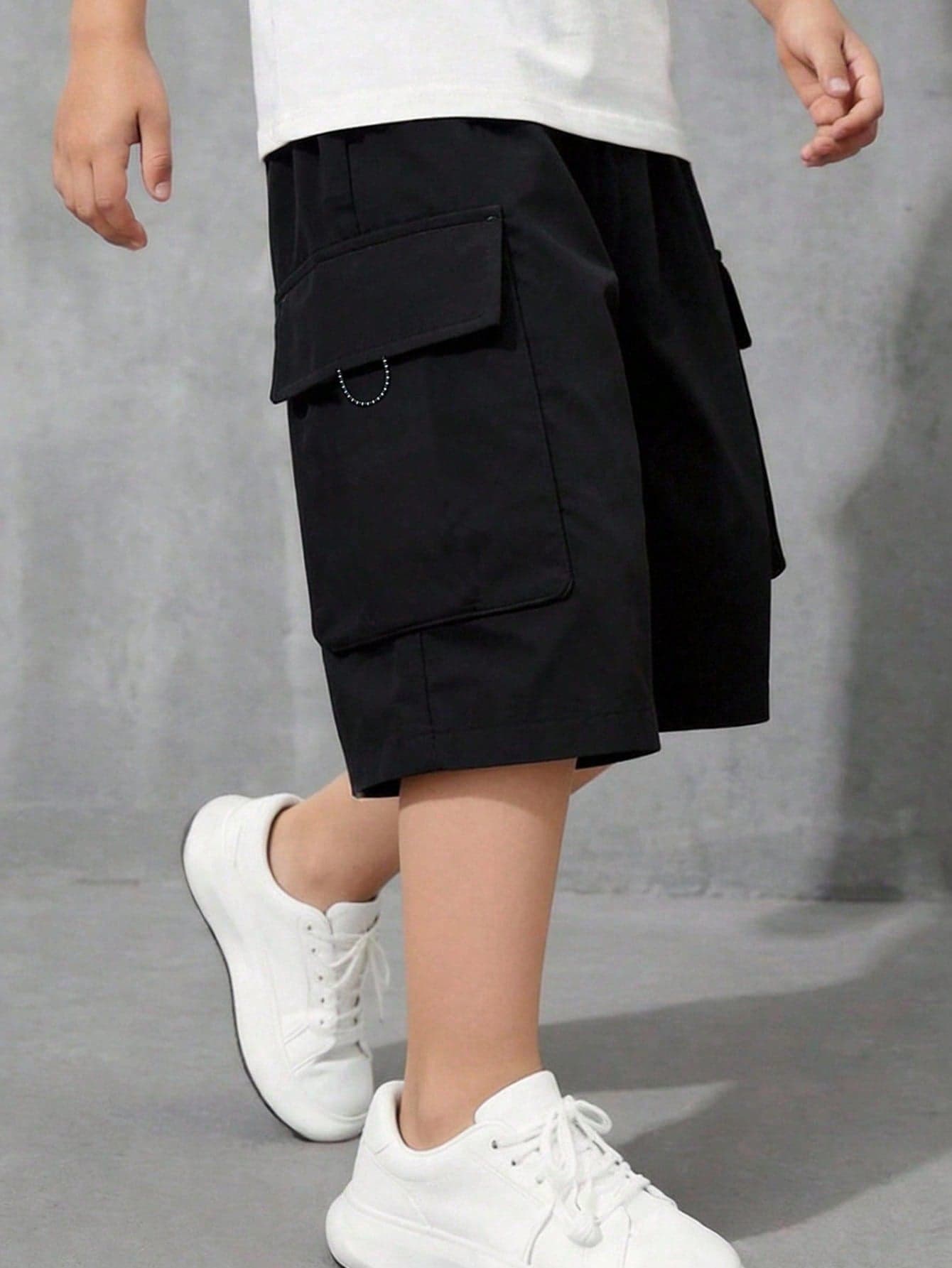 SHEIN Teen Boys' Casual Summer Streetwear Solid Woven Shorts,Comfortable Loose Fit Patch Pocket Everyday Shorts For School,Sports,Parties & Outings