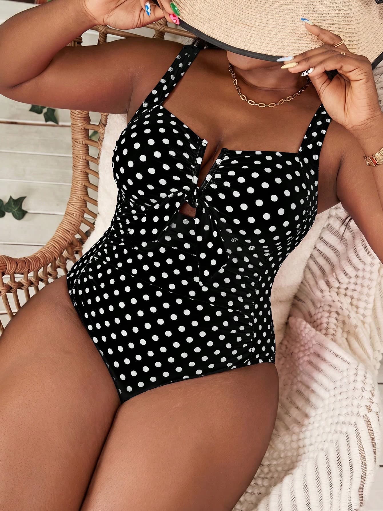 Slaydiva Plus Size Women's One-Piece V-Neck Lace-Up Chest Ruched Waist Abdomen Flattering Slimming Sexy 1920s Nightclub Beach Vacation Party Casual Swimsuit