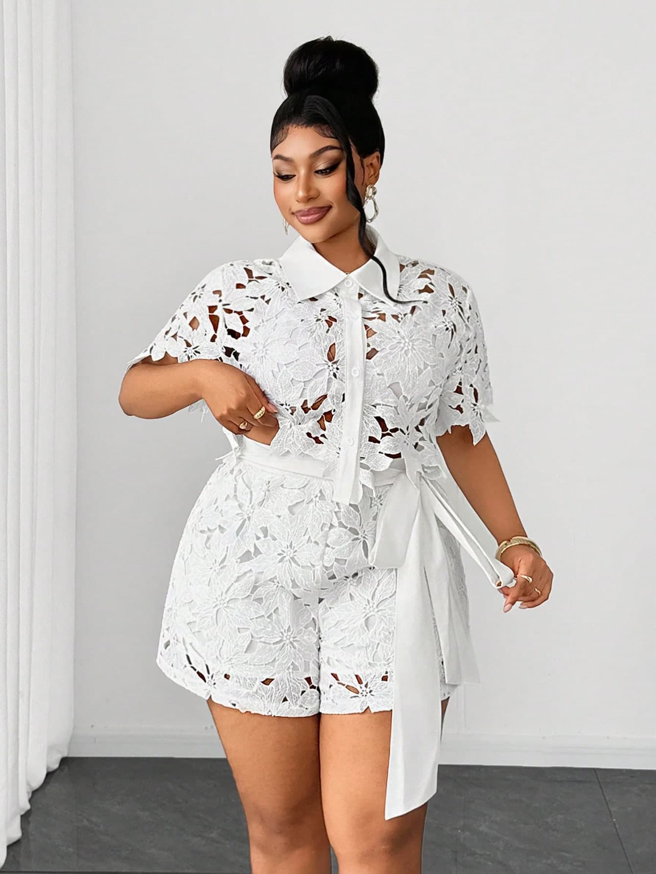 Maweii Large Women's New Hollowed Out Three-Dimensional Lace One-Piece Lapel Jumpsuit, Waist Cinching Lace Up Shorts, Short Sleeved Lace Top With Vacation Style, Beach Beach, Daily Commuting Lapel, Waist Cinching Lace Up, Short Sleeved Adjustable Button Two Pieces Set