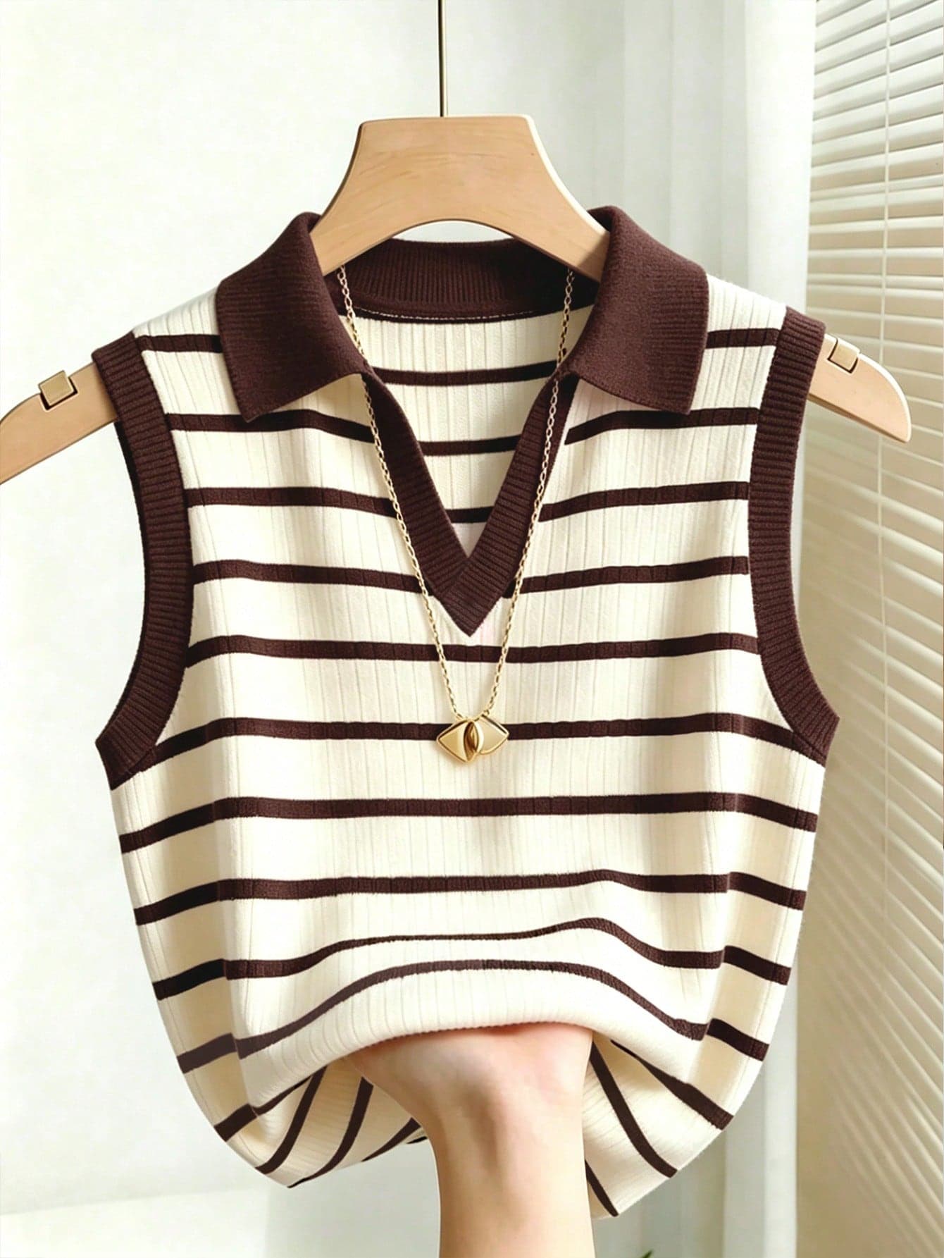 Franclia Women's Casual Elegant Intellectual Lapel Striped Knit Vest