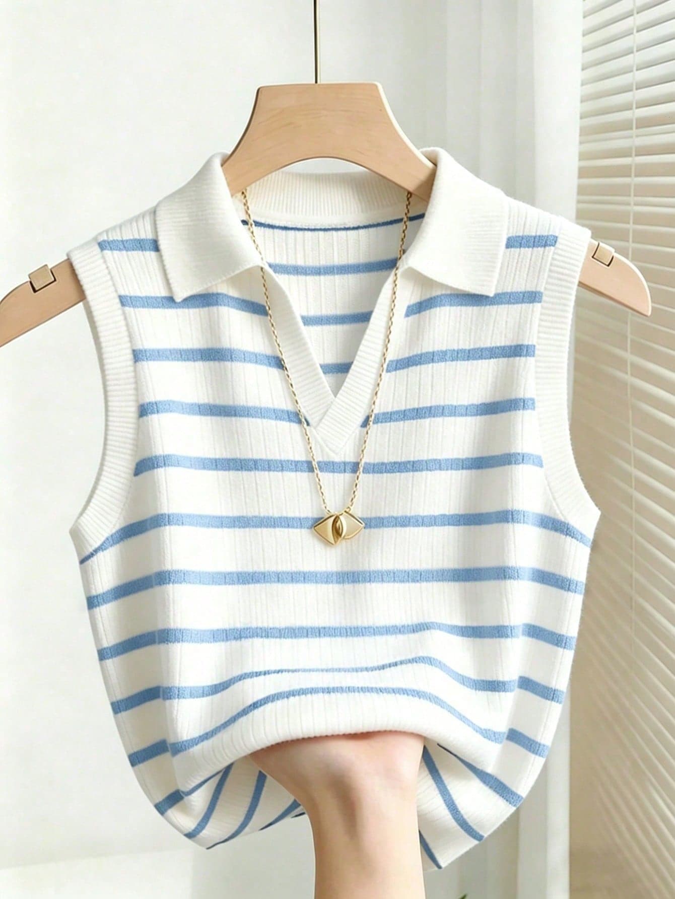 Franclia Women's Casual Elegant Knitted Collared Striped Vest