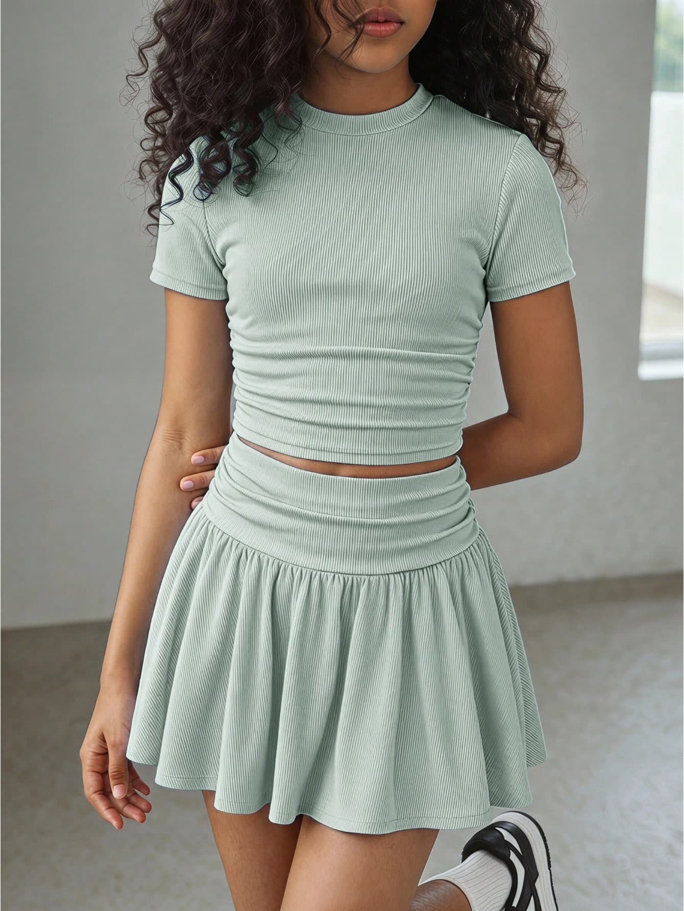 SHEIN Tween Girl Summer Cute Casual Gray Skirt Set: Short Sleeve Crop Top And Pleated Mini Skirt,Summer