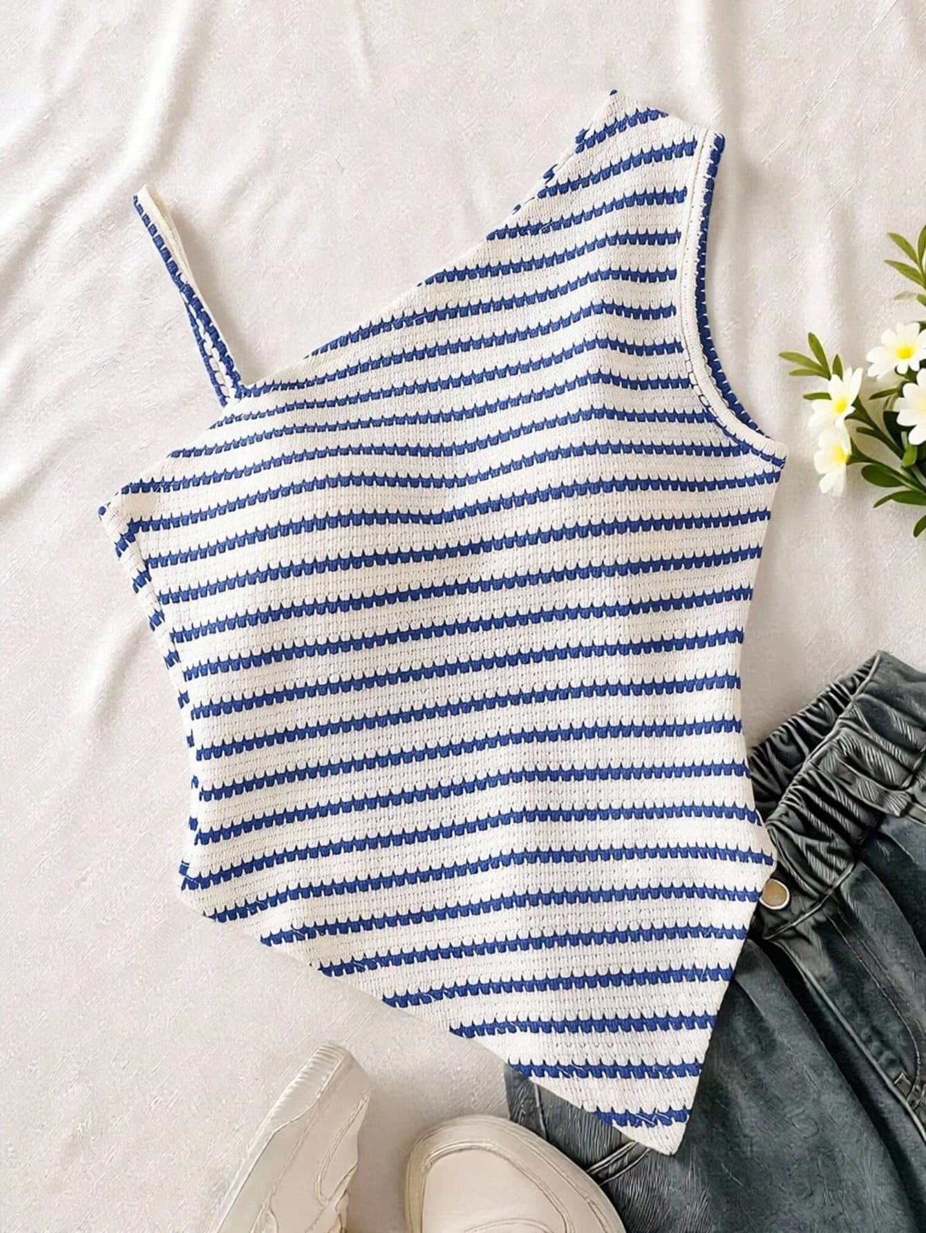 SHEIN Sparklyn Teen Girl Casual White Summer Streetwear Camisole,Black & White Asymmetrical Strap Hem Personalized Holiday Top For Travel,Vacation,Walking,Outing