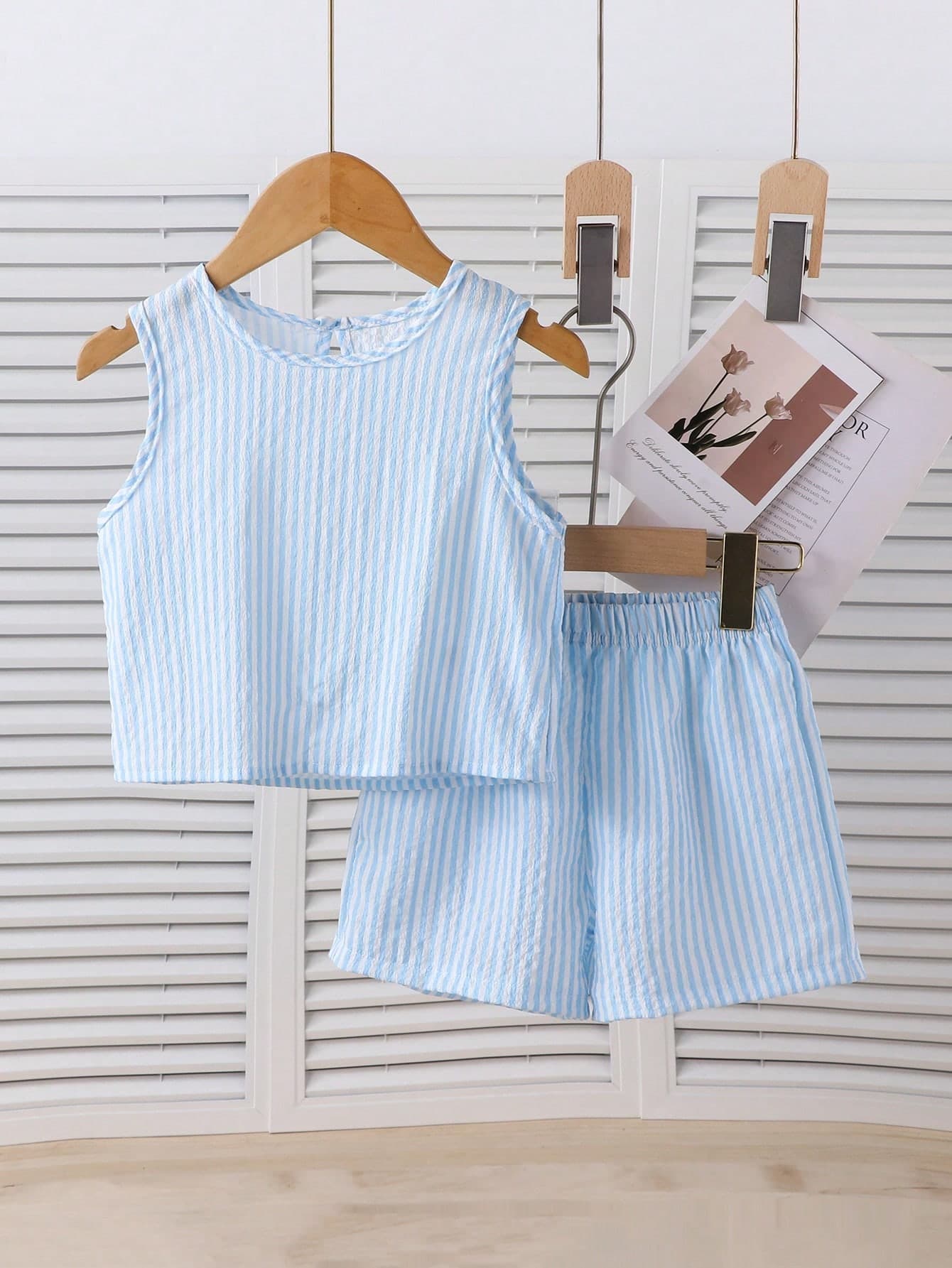 Children's Blue And White Striped 2 Pieces Set, Simple Fashionable Versatile, Suitable For Daily Wear, Home, Outings, And Beach Trips