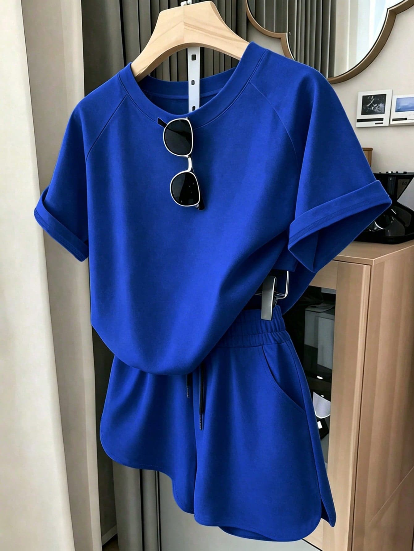 Resyla Women's Summer Outdoor Sports Blue Raglan Short Sleeve T-Shirt And Shorts Set