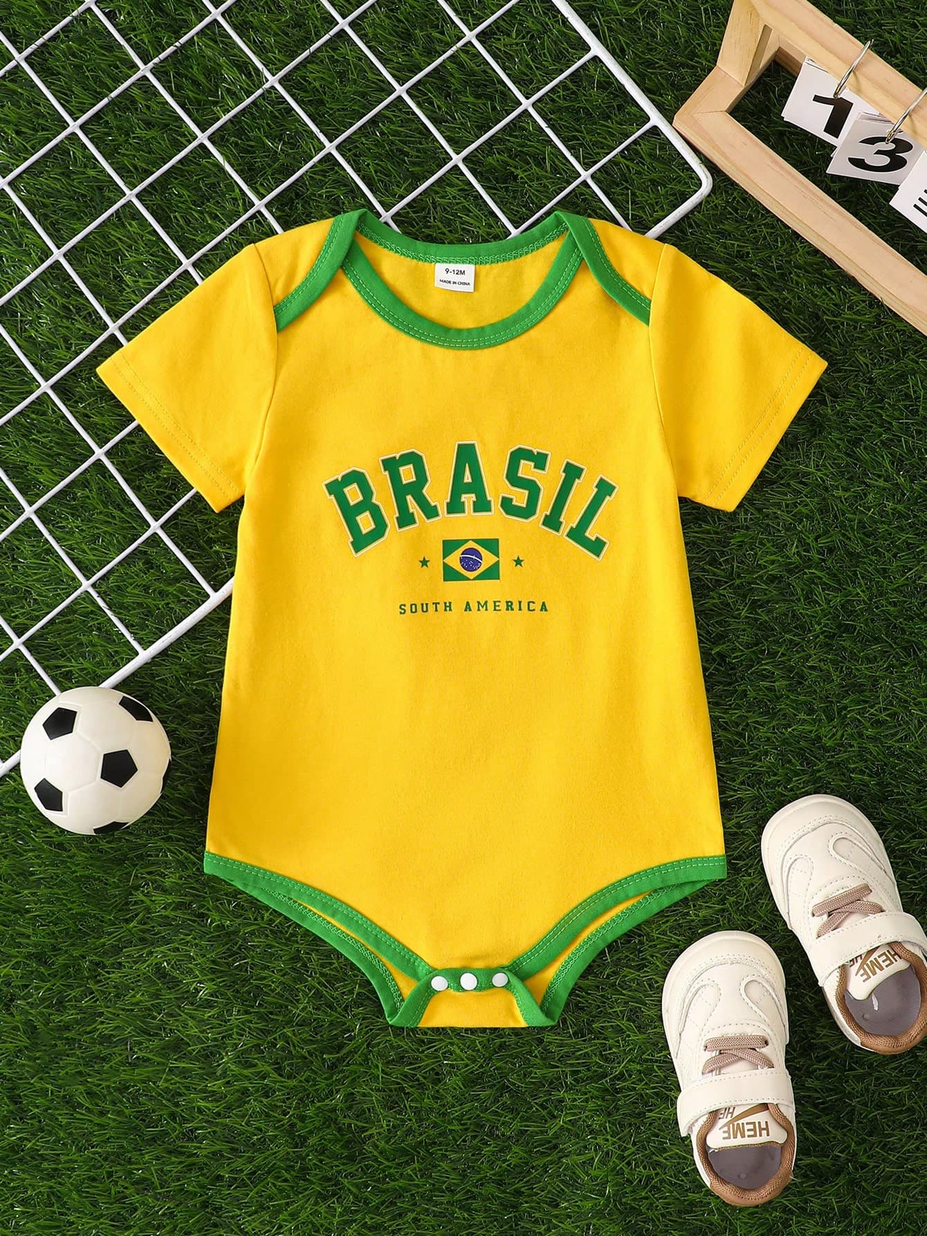 SHEIN Playful Pals Baby Boy Contrast Trim Brazilian Print Romper