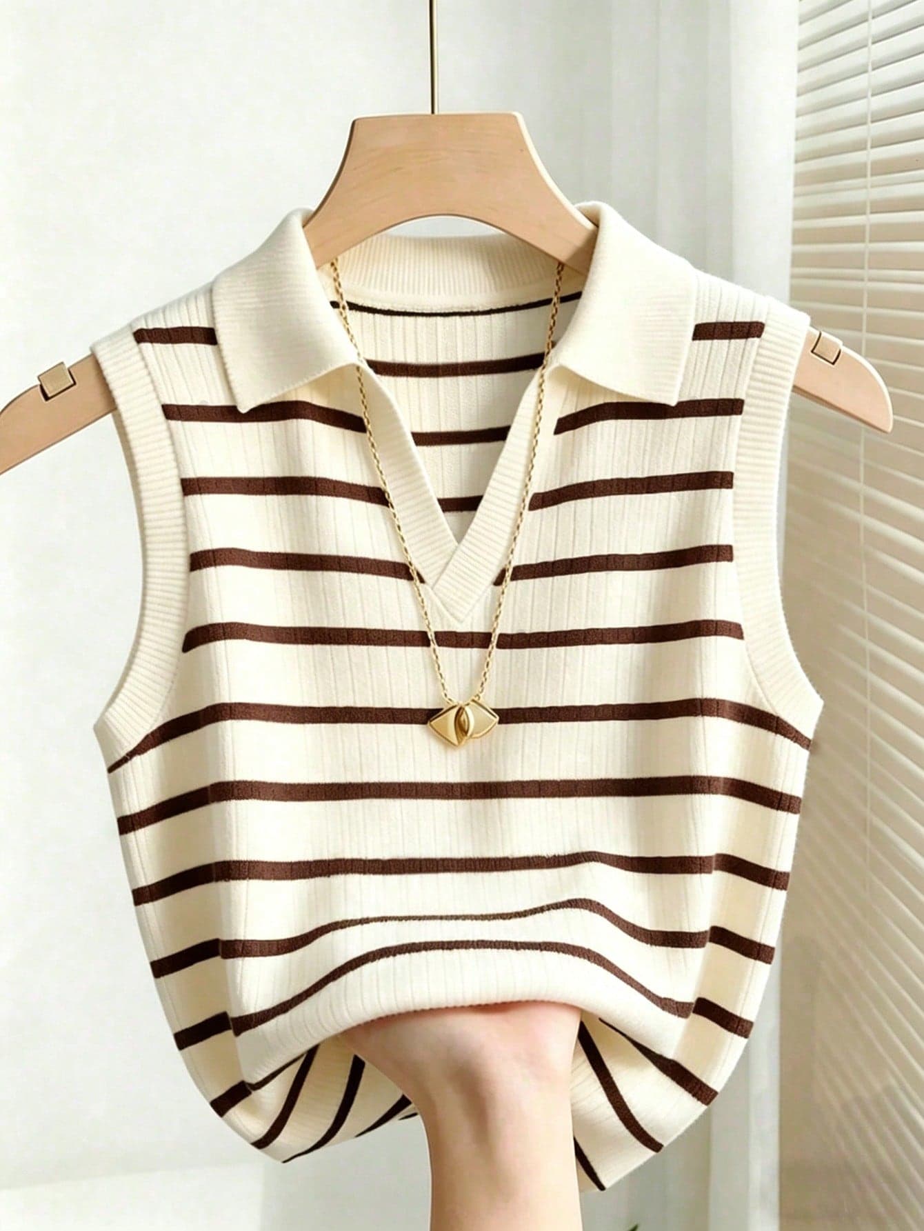Franclia Women's Casual Elegant Intellectual Lapel Striped Knit Vest