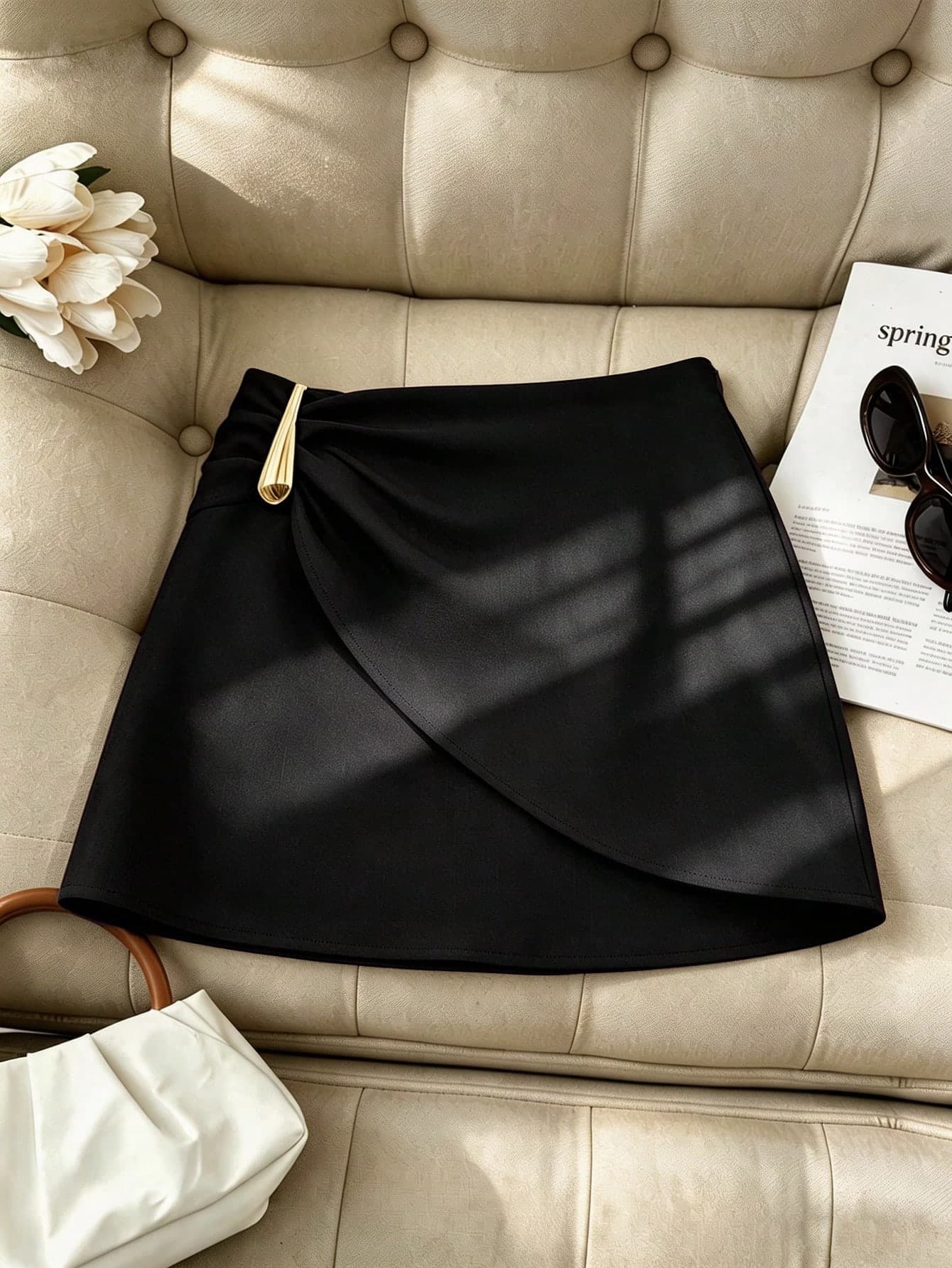 Franclia Women's Summer New Elegant And Fashionable Apparel, Versatile, With Asymmetric Metal Decoration And Buckle.