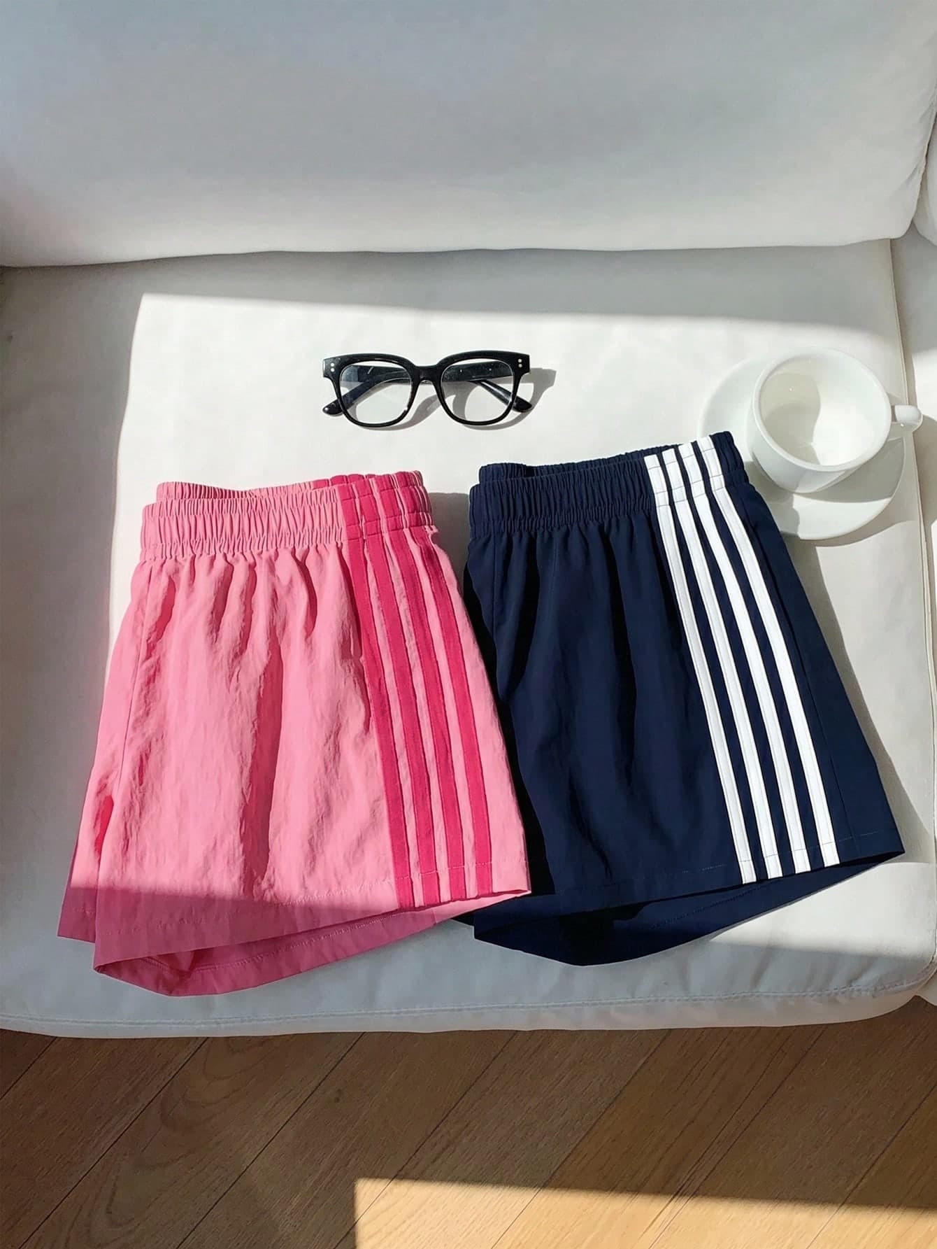 SHEIN 2pcs Shorts With 4 White Stripe Sides, Classic Fashion, Vibrant Colors Like Green And Pink, Suitable For Outing And Travel