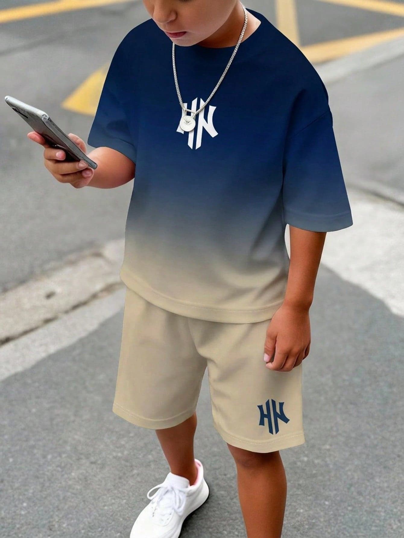 Tween Boy Casual Comfortable Fashion Minimalist Crew Neck Short Sleeve T-Shirt And Shorts Set, Classic Deep Blue Gradient Color Pattern Print, Classic Handsome Logo Pattern Print, Suitable For Vacation, Suitable For Beach