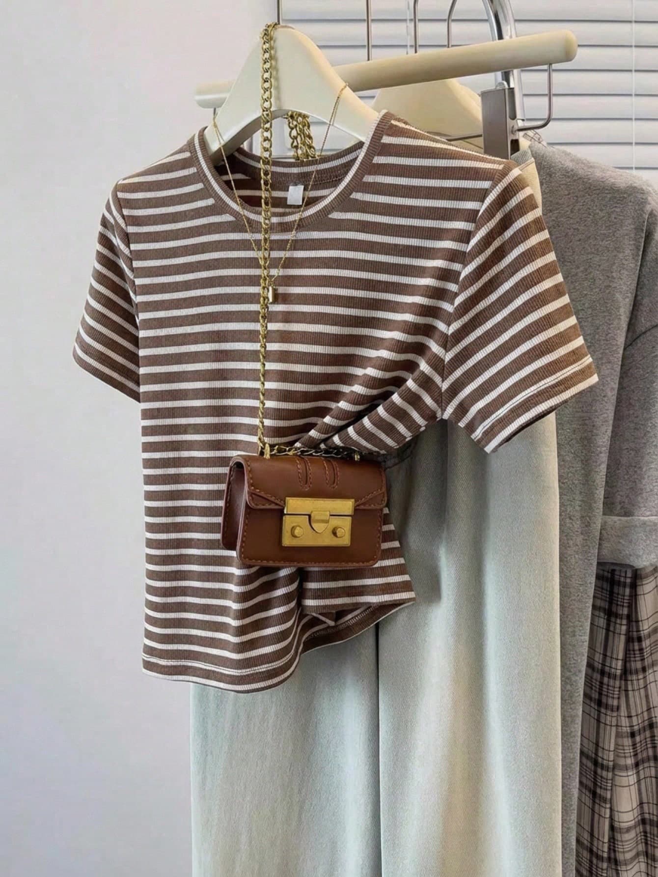 Muvela Women's Brown Striped T-Shirt, French Retro Crew Neck Short Sleeve Top, Soft Casual Base Tee, Spring Summer Vacation Modest Travel