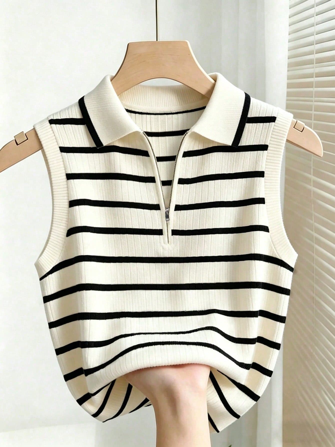 Franclia Women's Casual Business Vacation Striped Polo Collar Tank Top, Lapel Zipper Design Casual Fashion Versatile Daily Commute Summer Outerwear Layering Fashion Item