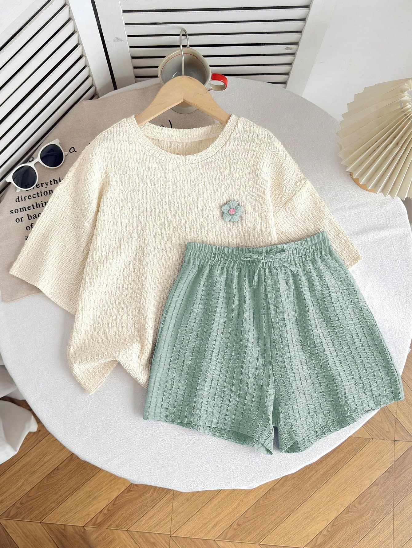 SHEIN Kids Tween Girl Solid Color Knitted Short Sleeve Round Neck Top And Loose Shorts Casual Two Pieces
