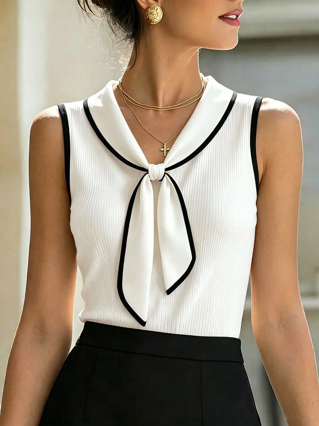 SHEIN An Elegant Short-SleevedT-Shirt For Summe Rperfect For July Festivities Featuring Collar And Black Trim On A White Base;Suitable For All Seasons