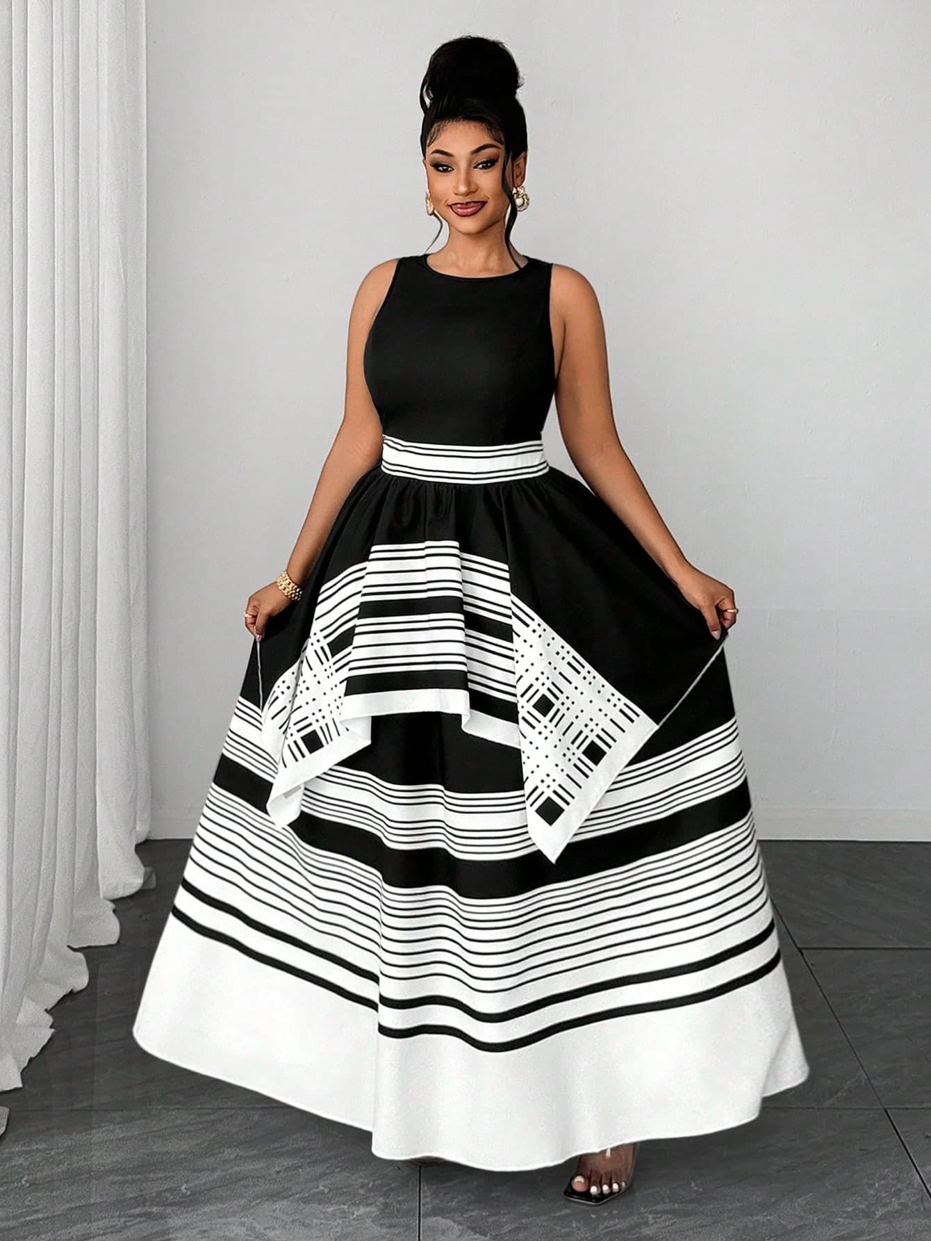 Maweii Plus Size Women's Summer Black And White Print Round Neck Waist-Cinching Sleeveless Double Layer Hem A-Line Dress, Women's Summer Clothing, Black And White Dress, Vacation Dress, Elegant Women's Outfit, Women's Vacation Outfit, Summer Holiday Outfit, Women's Beach Vacation Outfit, Versatile Design, Suitable For Spring, Summer, Autumn Travel, Beach Vacation, Music Festival, Wedding Guest, Graduation Ceremony, Travel, Birthday Celebration, Holiday Party, Also As Fashionable Casual Commuting Wear, Business Office Wear, Multi-Purpose Fashionable Daily Casual