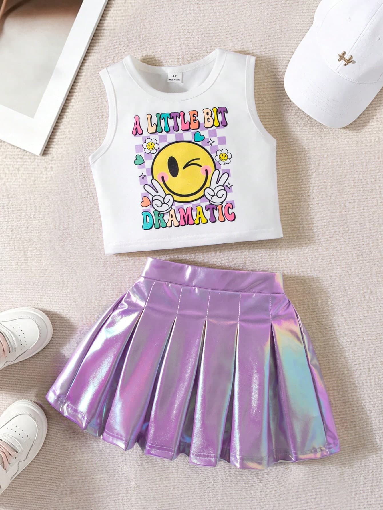SHEIN Elladie kids Young Girl Slogan Cartoon Smiling Face Tank Top And Pleated Skirt Set