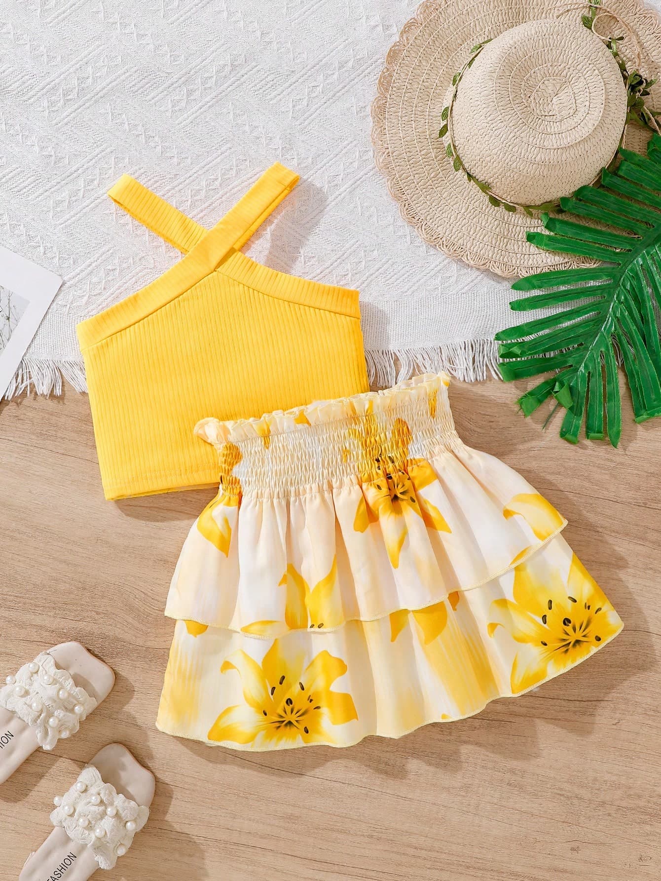 Girls' Vacation Casual Halter Neck Sleeveless Fitted Solid Color Ribbed Fabric Tank Top And Elastic Waist Tropical Large Floral Ruffle Tiered Skirt Set, Suitable For Summer Vacation And Casual Outings