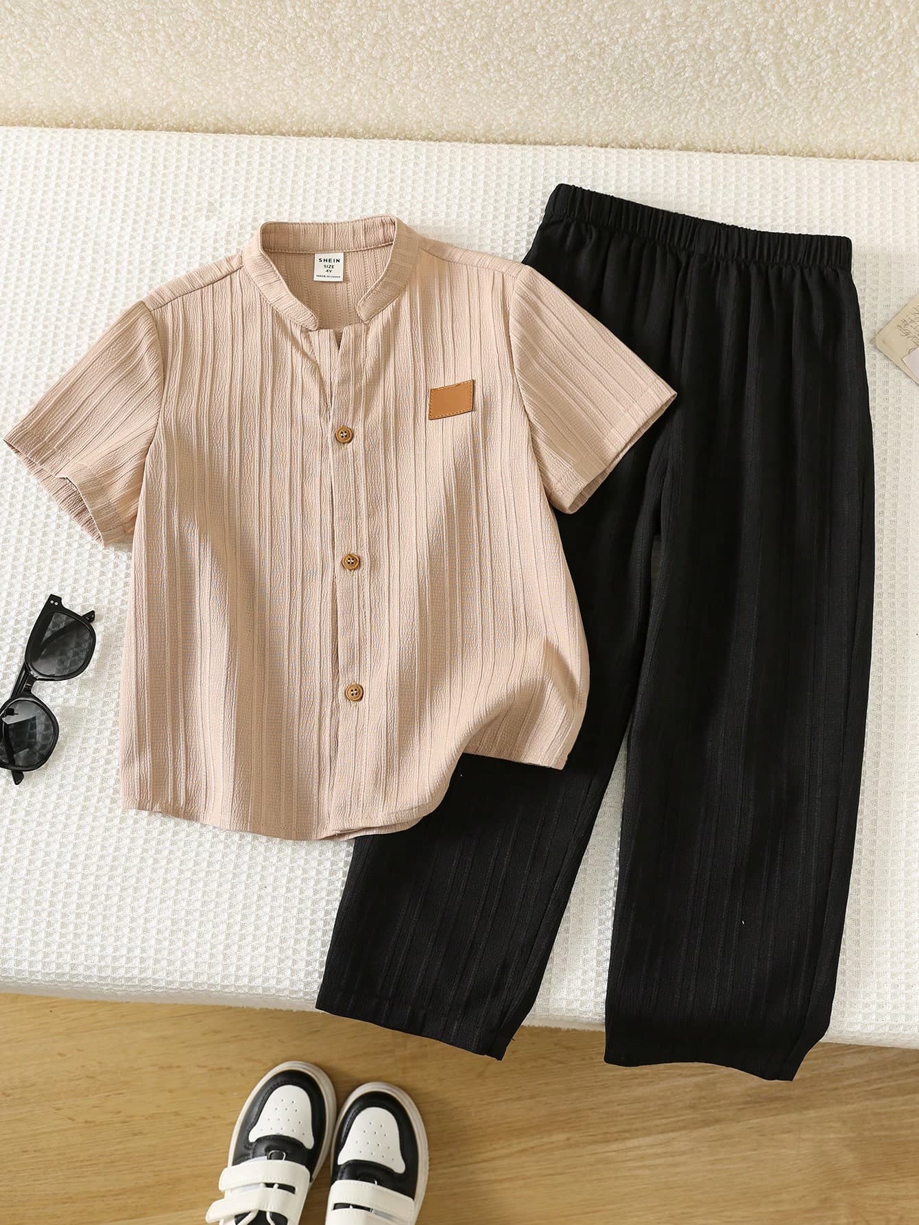 SHEIN Kid Young Boys Casual Daily Versatile Comfortable Fashion Knit Soft Comfortable Colorblock Shirt Knit Top And Knit Shorts 2pcs Set Suitable For Spring And Summer Suitable For Daily Wear Suitable For Sports Suitable For Outings Suitable For Campus Suitable For Parties Suitable For Holidays Suitable For Performances Suitable For Photos
