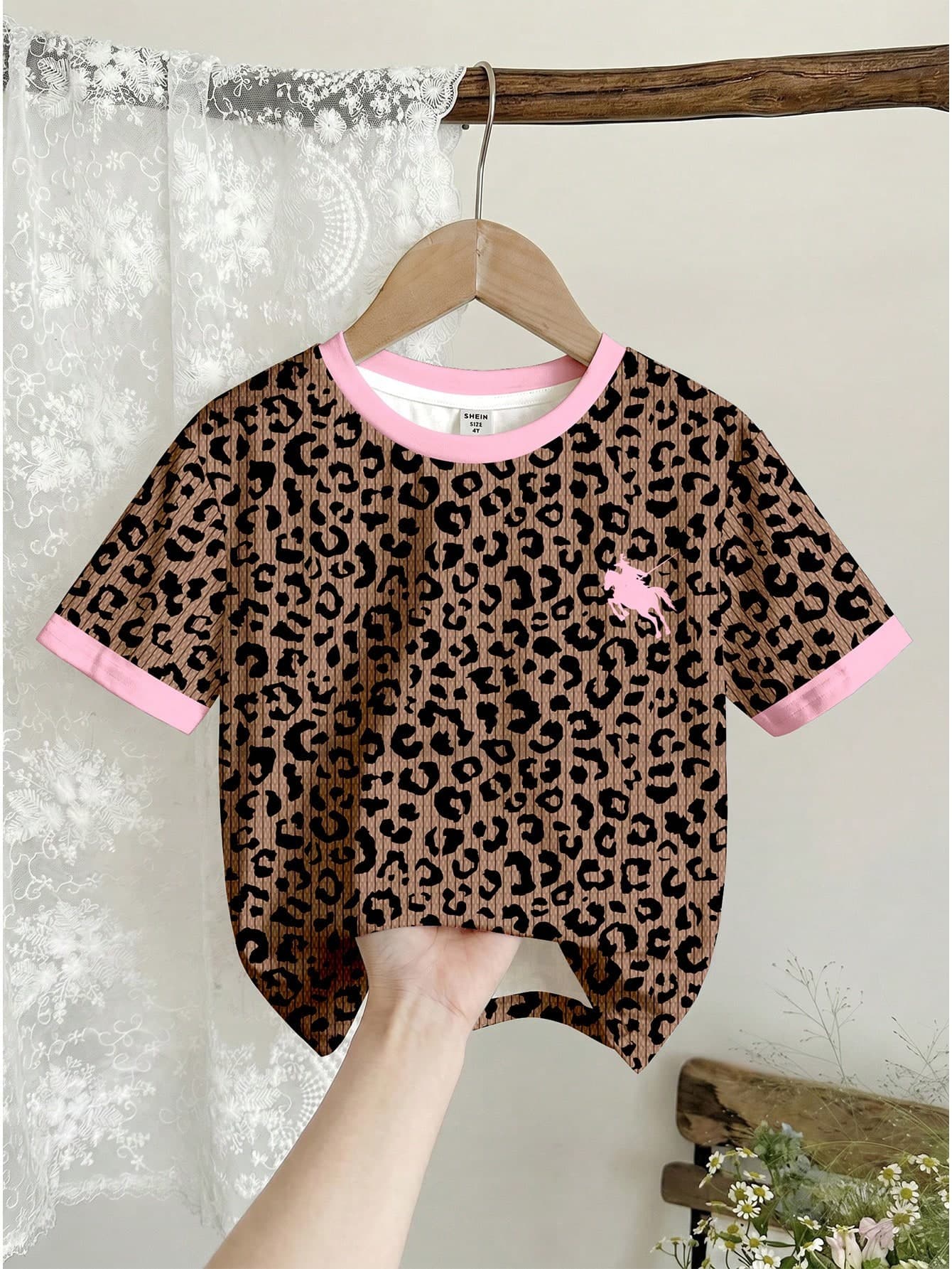 Vintage Sweet Maillard Brown Leopard Print, Pink Equestrian Horse Print, Summer, Young Girl Casual Minimalist Crew Neck Short Sleeve T-Shirt Suitable For Summer Back To School, Y2k, Outdoor Picnic, Outing, Street Photography