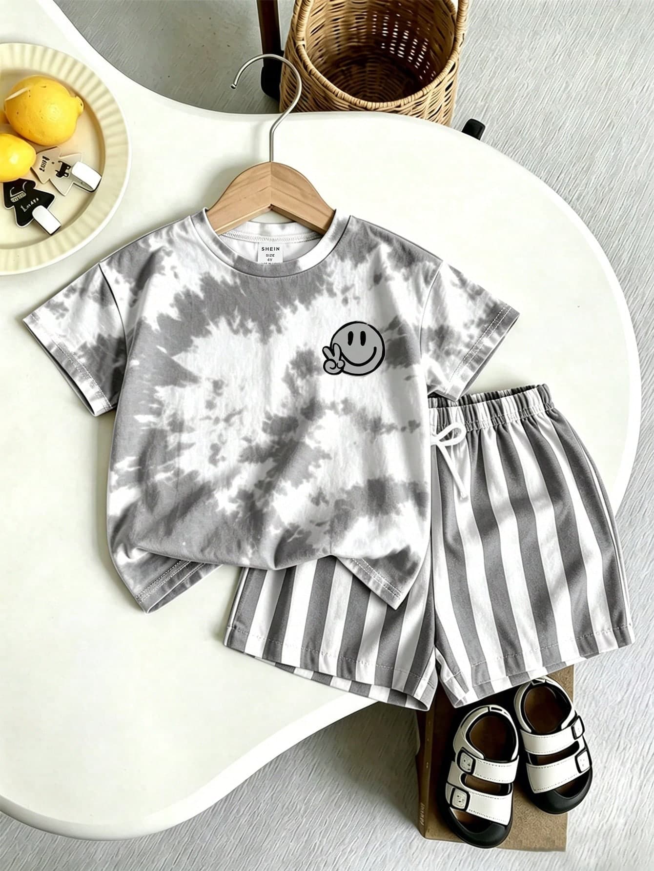 SHEIN Young Boys T-Shirt Set, 2pcs/Set, Summer Vacation Style Yellow & White Tie-Dye Full Print With Fun Face Pattern, Crew Neck Short Sleeve T-Shirt Top Paired With Elastic Waist Yellow & White Contrast Striped Shorts, Soft & Stretchy Fabric, Loose Fit, Spring/Summer Fashion Boys T-Shirt Set, Casual Comfortable Versatile, Summer Set, Suitable For Summer