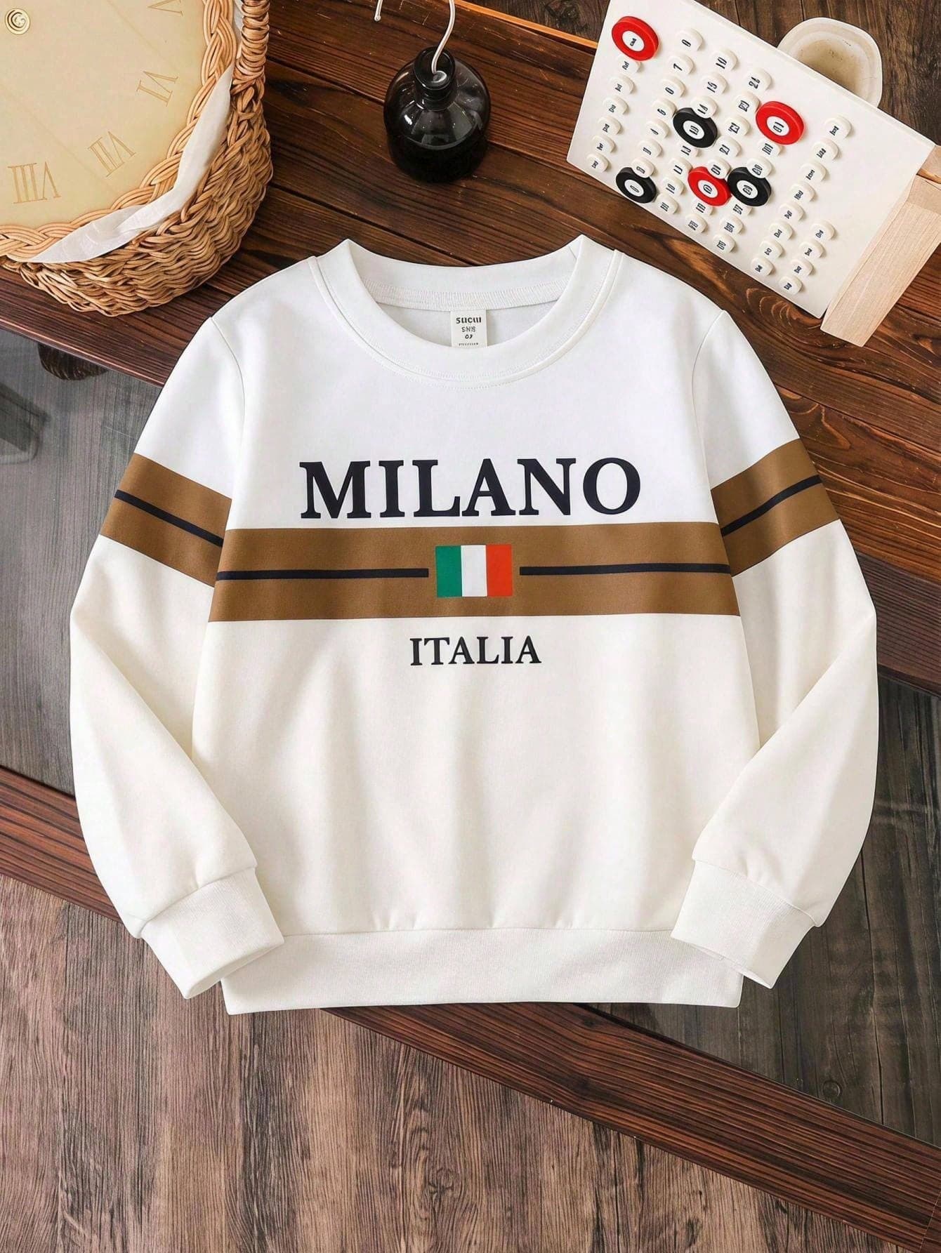 SHEIN Genkimix Kids 1pc Young Boy Casual Sports College Street Style Cute Cool Dinosaur Print Colorblock Sweatshirt, Suitable For Daily Wear, School, Travel, Sports, Spring And Summer, Providing Multiple Matching Options For Boys, Increasing Clothing Combination Diversity. The Overall Design Is Simple And Elegant, Comfortable And Fashionable. Boys Wearing This T-Shirt Will Feel Comfortable And Show A Casual Fashionable Image. This Children's Clothing Combination Will Become A Practical And Fashionable Choice In Boys' Wardrobes