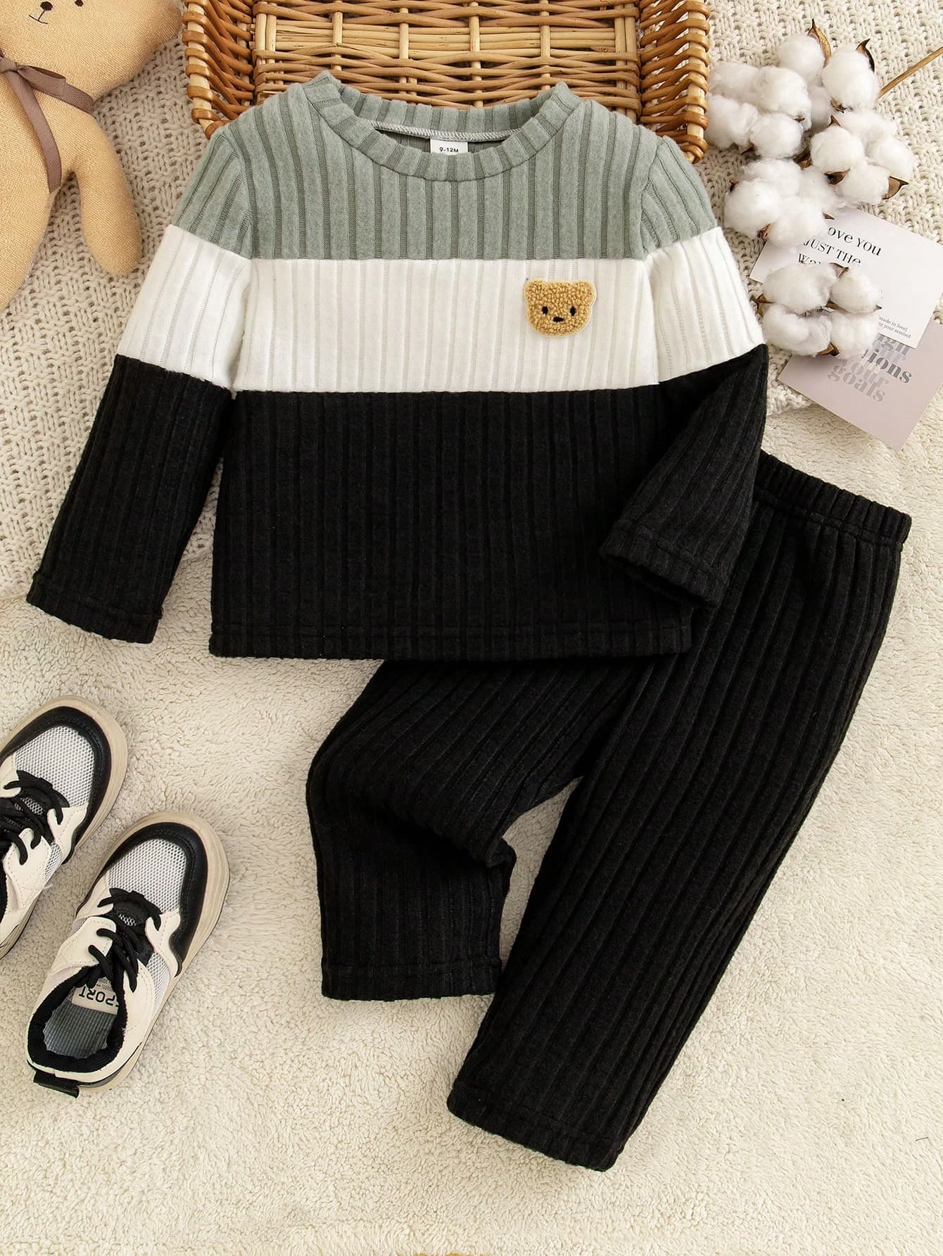 SHEIN Playful Pals 2pcs Infant Toddler Baby Boy Spring/Autumn Multi-Color Crew Neck Long Sleeve Top And Dark Long Pants Set, Simple Style, Clean Fit, Suitable For Outings, Shopping, Daily Casual Wear, Baby Boy Clothing, Baby Boy Outfit, Baby Boy Autumn Clothing