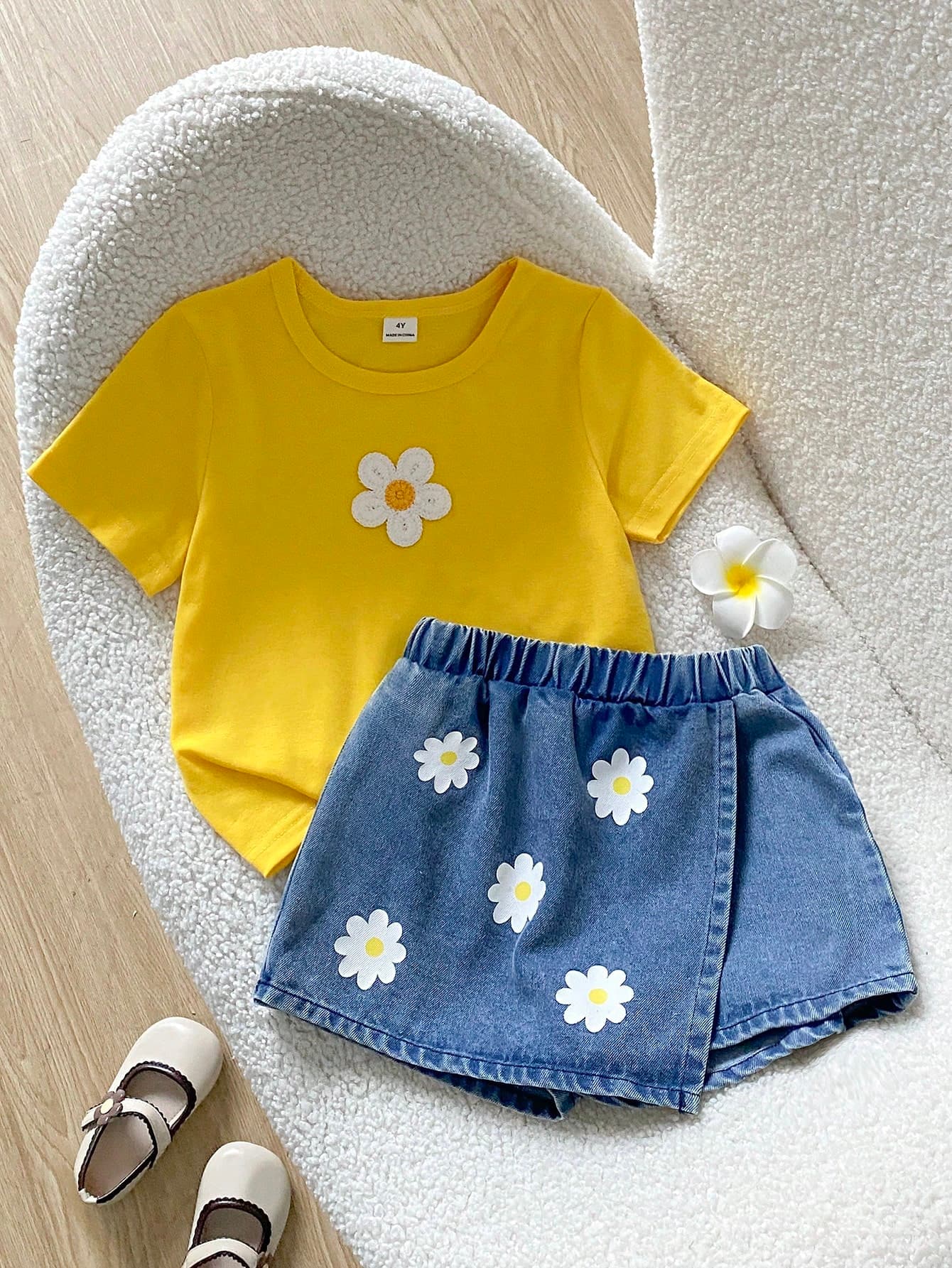 SHEIN Playful Pals Young Girls T-Shirt Co-Ords Casual Cute Round Neck Flower T-Shirt And Denim Skort Set Summer
