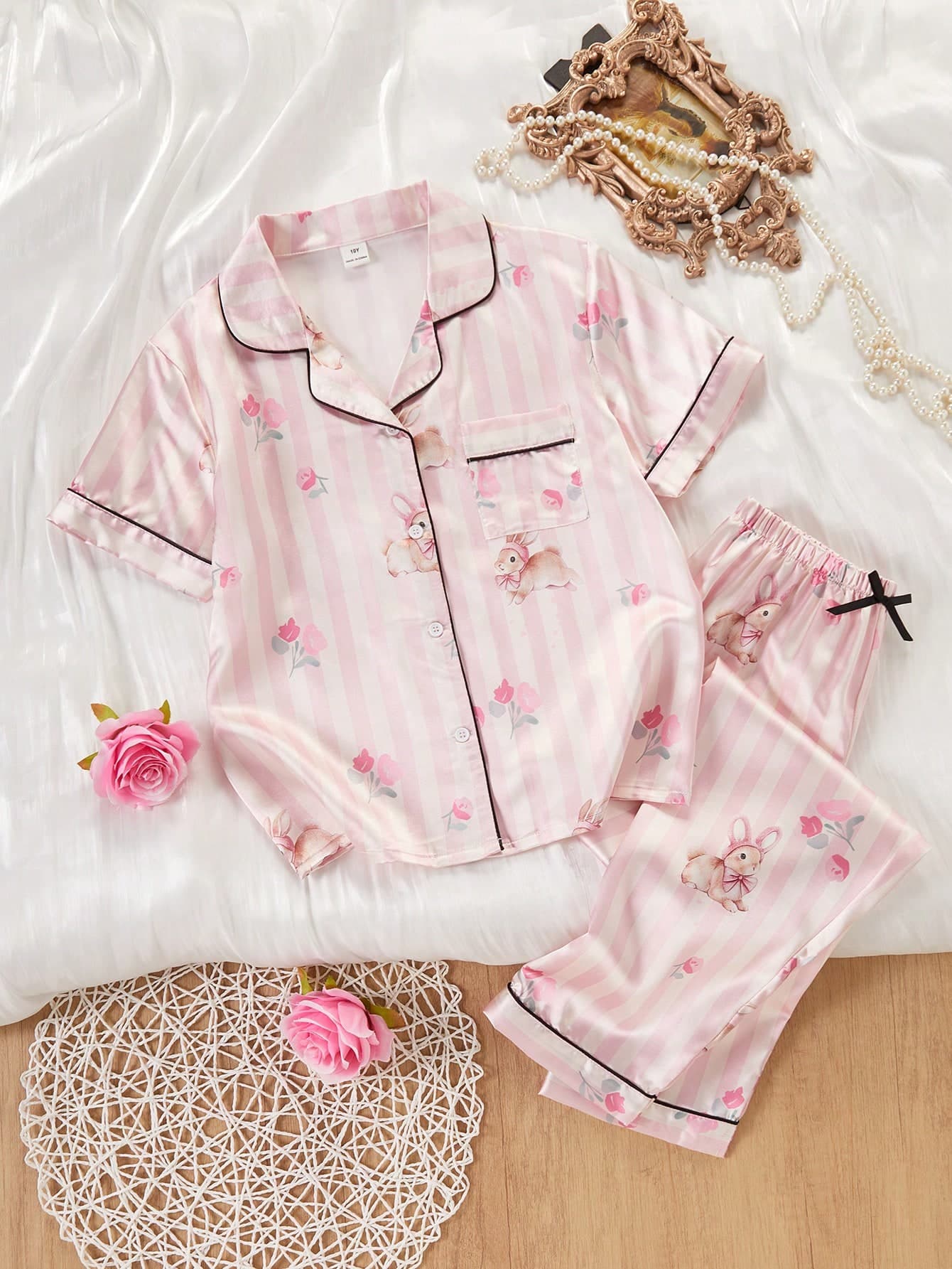 SHEIN Vintaside Kids Girls Pink Bow Bear Striped Print Faux Silk Satin Trim Contrast Color Long Sleeve Long Pants Open Front Fashion Collar Casual Loungewear Set