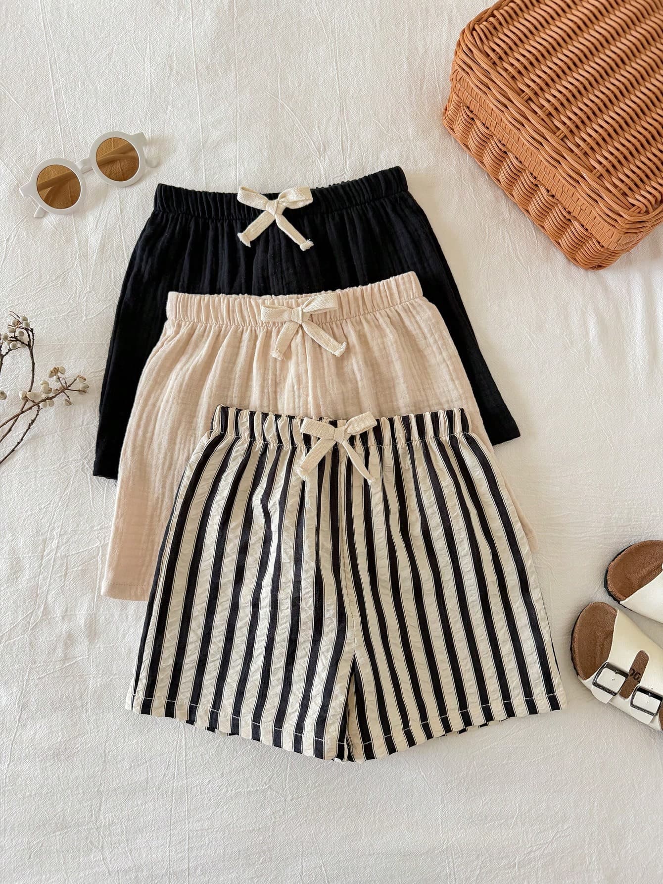 SHEIN Kids Young Boy/Girl, Young Boy Unisex 3pcs Spring/Summer Casual Versatile Comfortable Solid Color And Striped Shorts Set, Multi-Piece Pack, Young Boy Summer Clothing, Outfit, Soft, Vintage