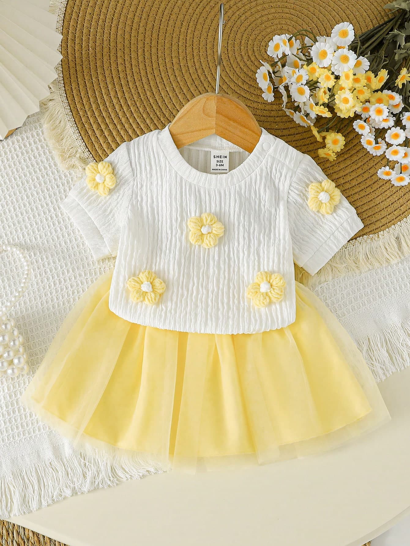SHEIN Baby Girl Textured White Fabric With 3D Knit Flower Decor Vest Top Paired With Yellow Tulle Skirt, Suitable For Daily, Commute, Casual, Vacation Wear