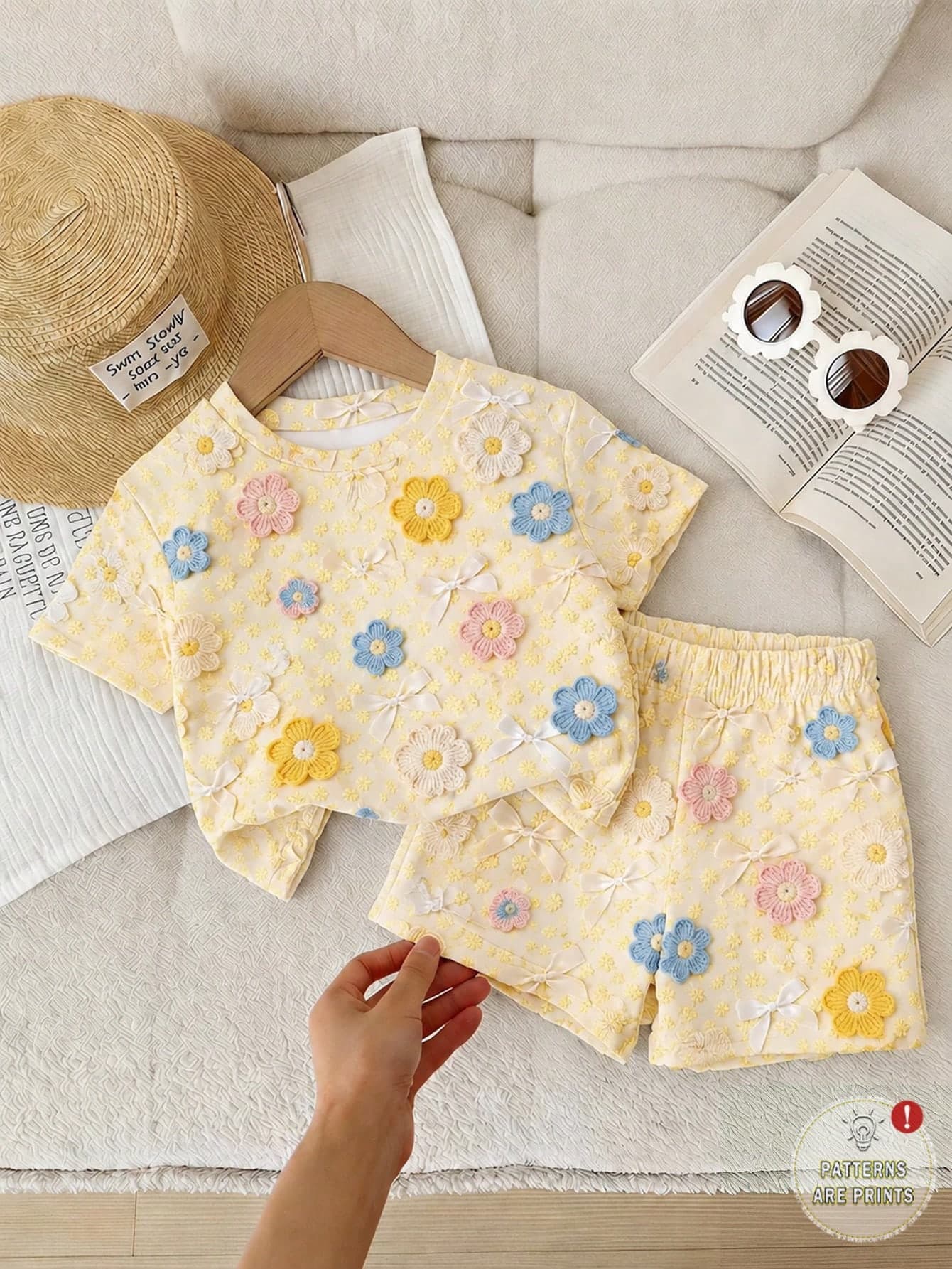 SHEIN LMoss Kids Elegant & Cute 3D Floral Bow Pattern, Baby Girl Casual Comfortable Round Neck T-Shirt & Shorts 2-Piece Set, Parent-Child Outfit Suitable For Spring/Summer Daily, Wedding Season, Back To School, Chill Chill