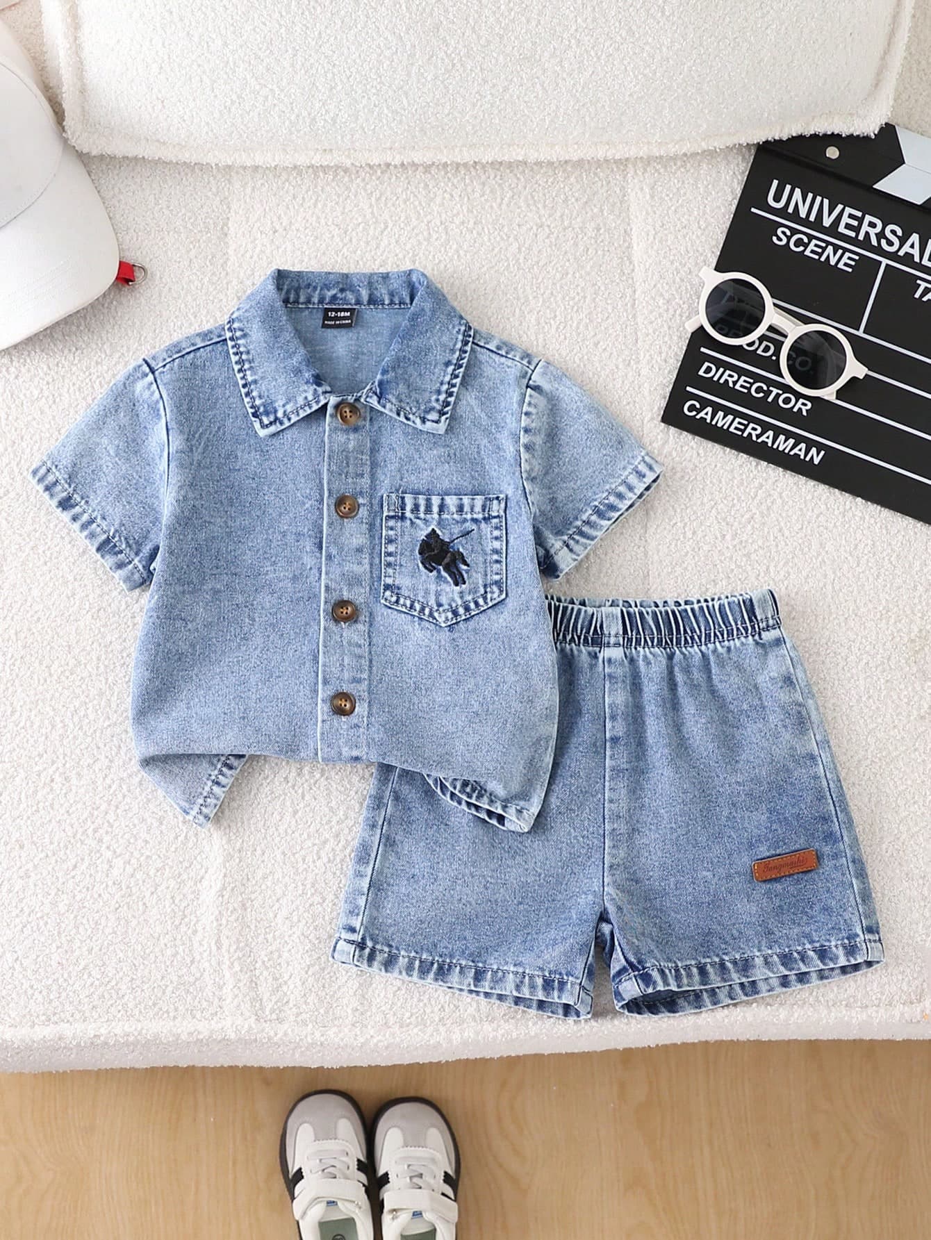 SHEIN Playful Pals Baby Boy Denim 2-Piece Set, Summer Vacation New Arrival, Mid-Blue Vintage Colorway, Casual Comfortable Cute Style, Classic Lapel + Full-Front Single-Breasted Design, Comfortable Fine Cotton Denim, Versatile For Daily Wear, Suitable For Summer Vacation, Music Festival, Daily Outings, School, Gatherings, Parties. Baby Boy Casual Denim 2-Piece Set