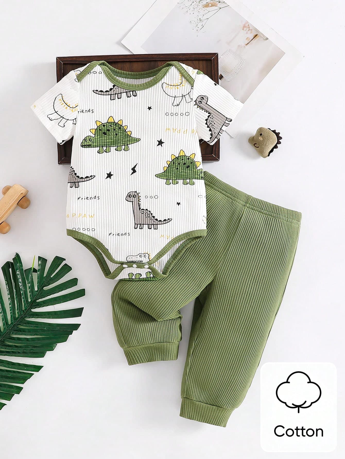 SHEIN Playful Pals Baby Boy Cute Dinosaur Print Short Sleeve Romper & Solid Green Long Pants Set, Suitable For Daily Wear And Outings