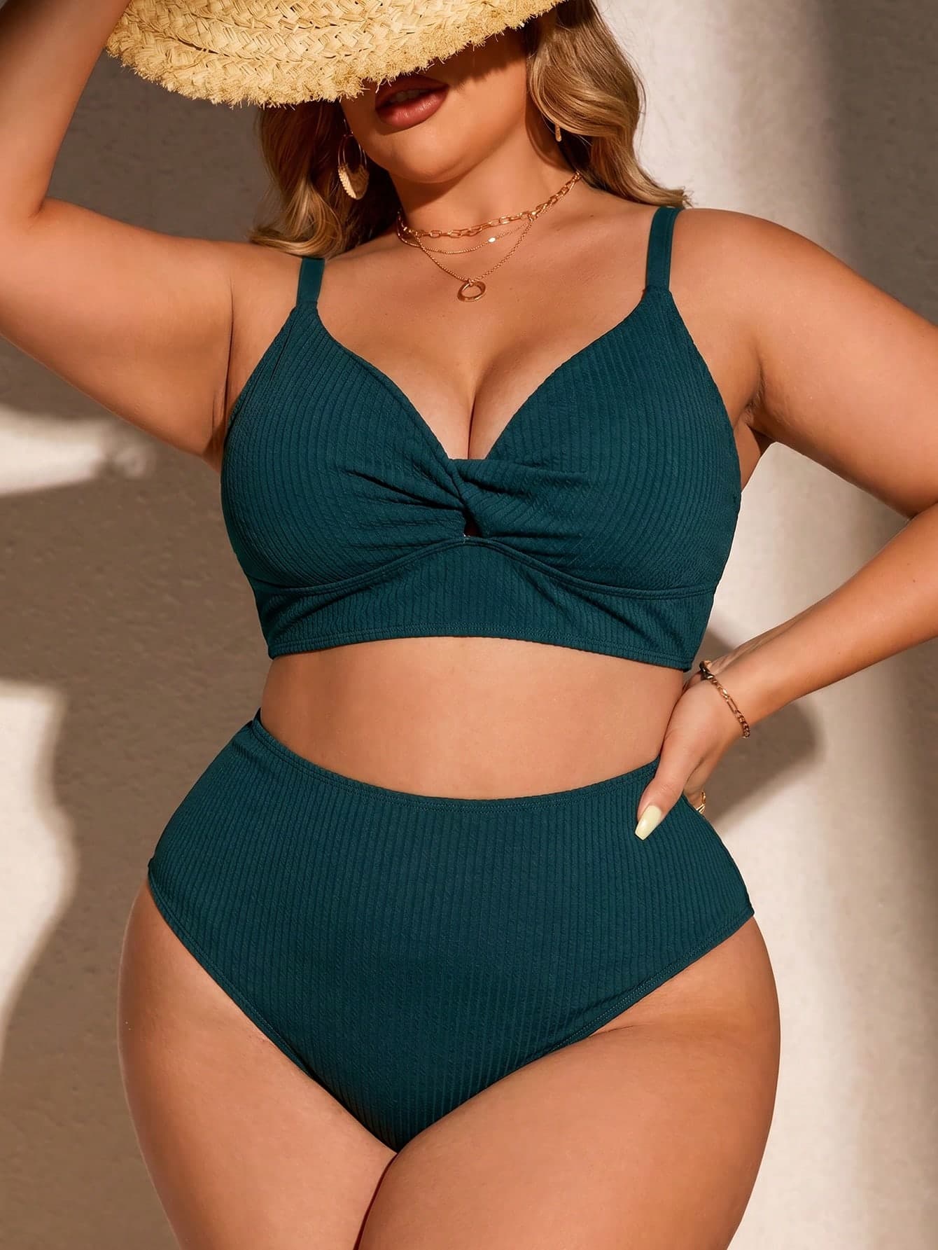 SHEIN Swim Curve Plus Size Women's Summer Beach Solid Color Ruched Thin Strap Sexy Bikini Top And Triangle Bottom Two-Piece Swimsuit Set