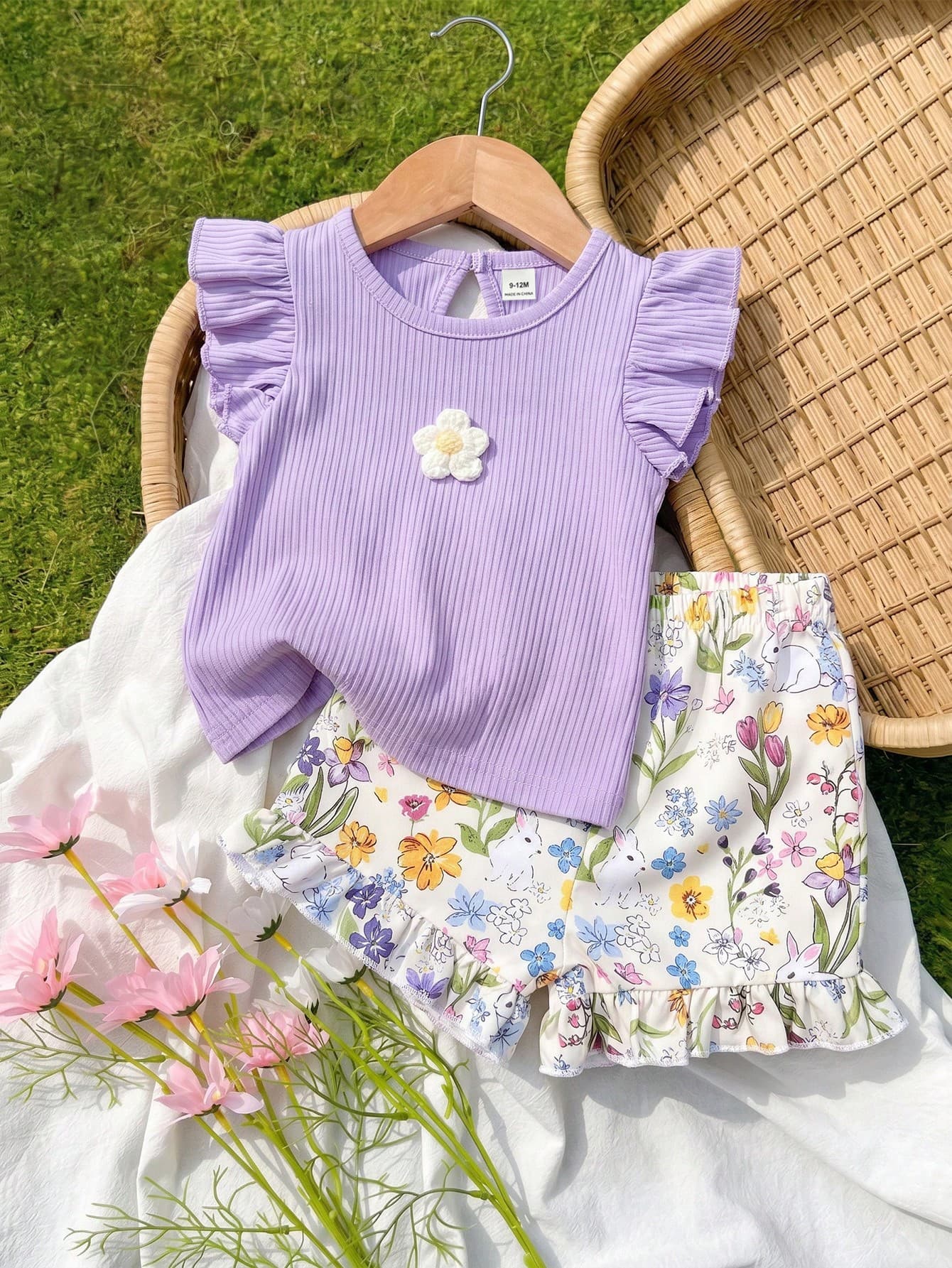 SHEIN Playful Pals Baby Girl Infant Toddler Cute 3D Knitted Flower Soft Ribbed Purple Crew Neck Flutter Sleeve Tank Top With Woven Rabbit & Floral All-Over Print Elastic Waist Ruffle Hem Shorts, Baby Girl Outfit, Baby Girl Clothing, Sweet & Cute Style, Fresh Floral, Country Pastoral Style, Suitable For Spring/Summer Outings